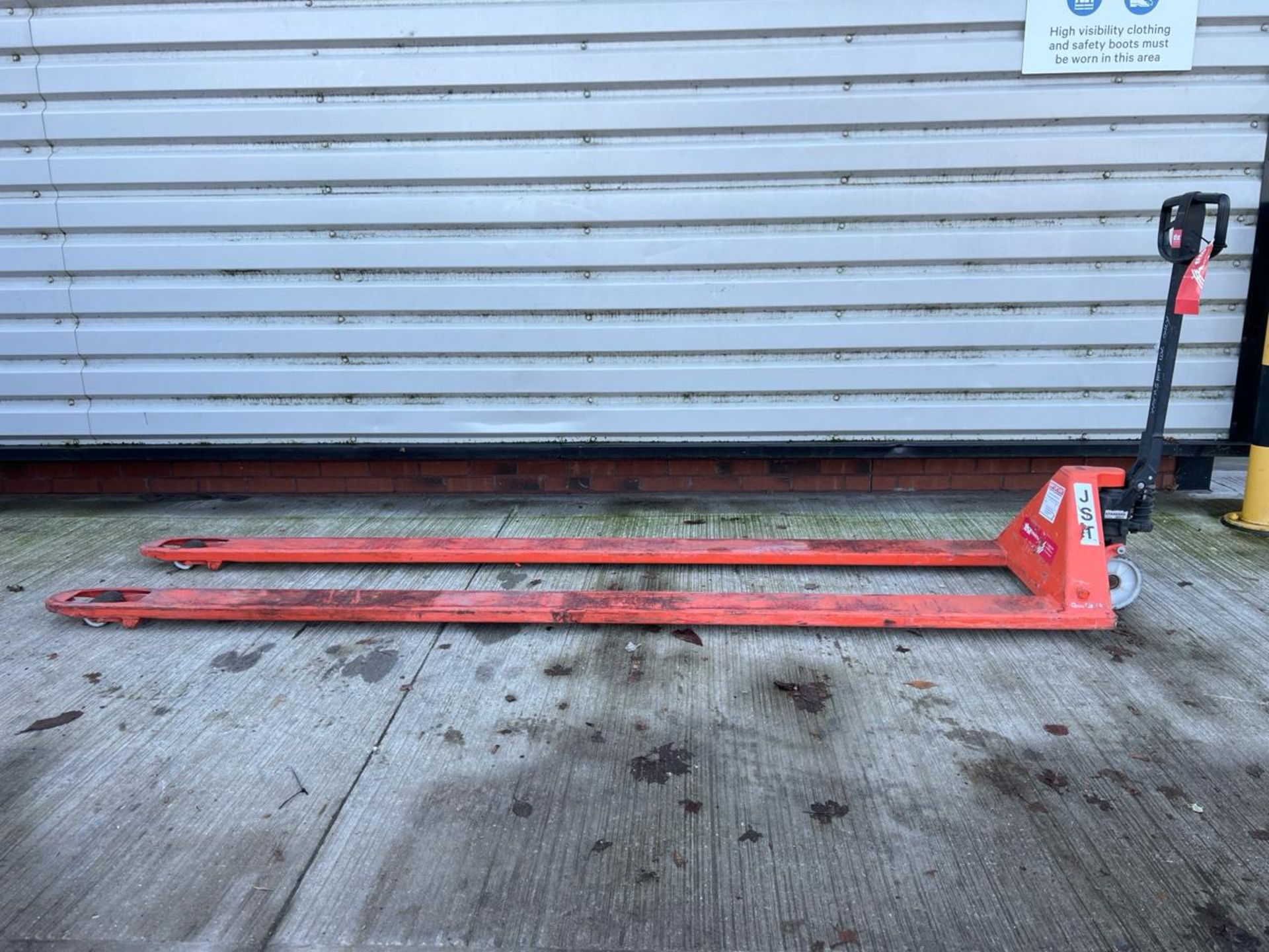 Manual Pallet Truck - 1500Kg - 3M. S/N: 8848476-THX18571 - No Reserve - Image 10 of 13