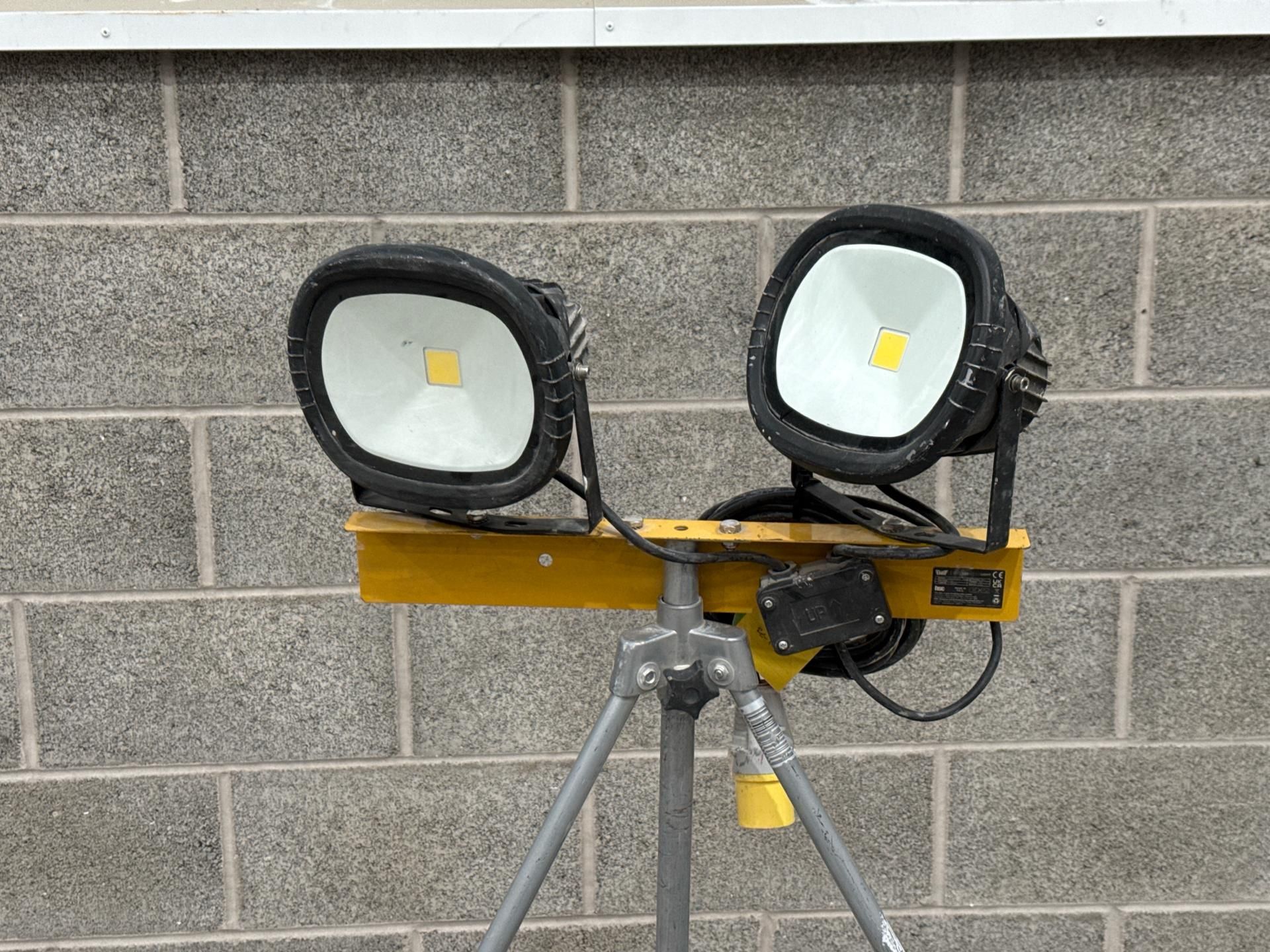 V Twin Head Swing Leg Led Lighting - Thx19020 - No Reserve - Image 2 of 5