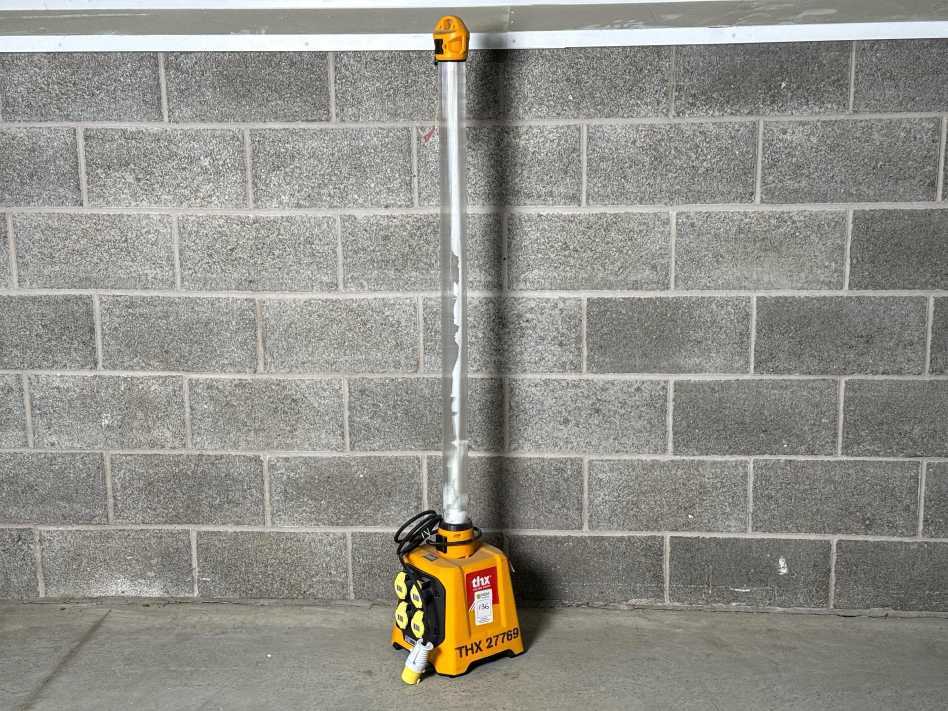 Defender LED Uplight With Splitter Base - THX27769 - No reserve