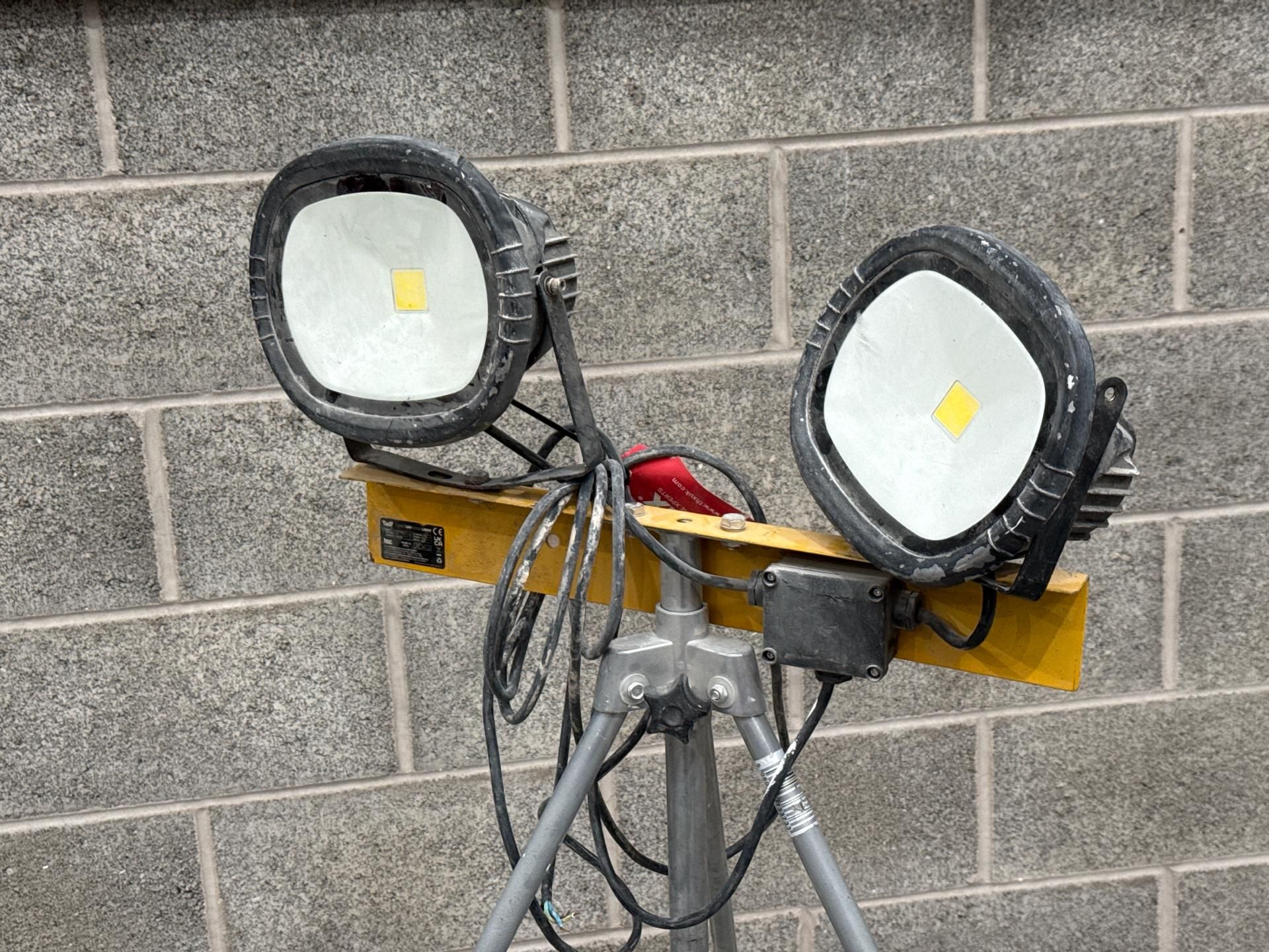 V Twin Head Swing Leg Led Lighting - Thx14950 - No Reserve - Image 2 of 5