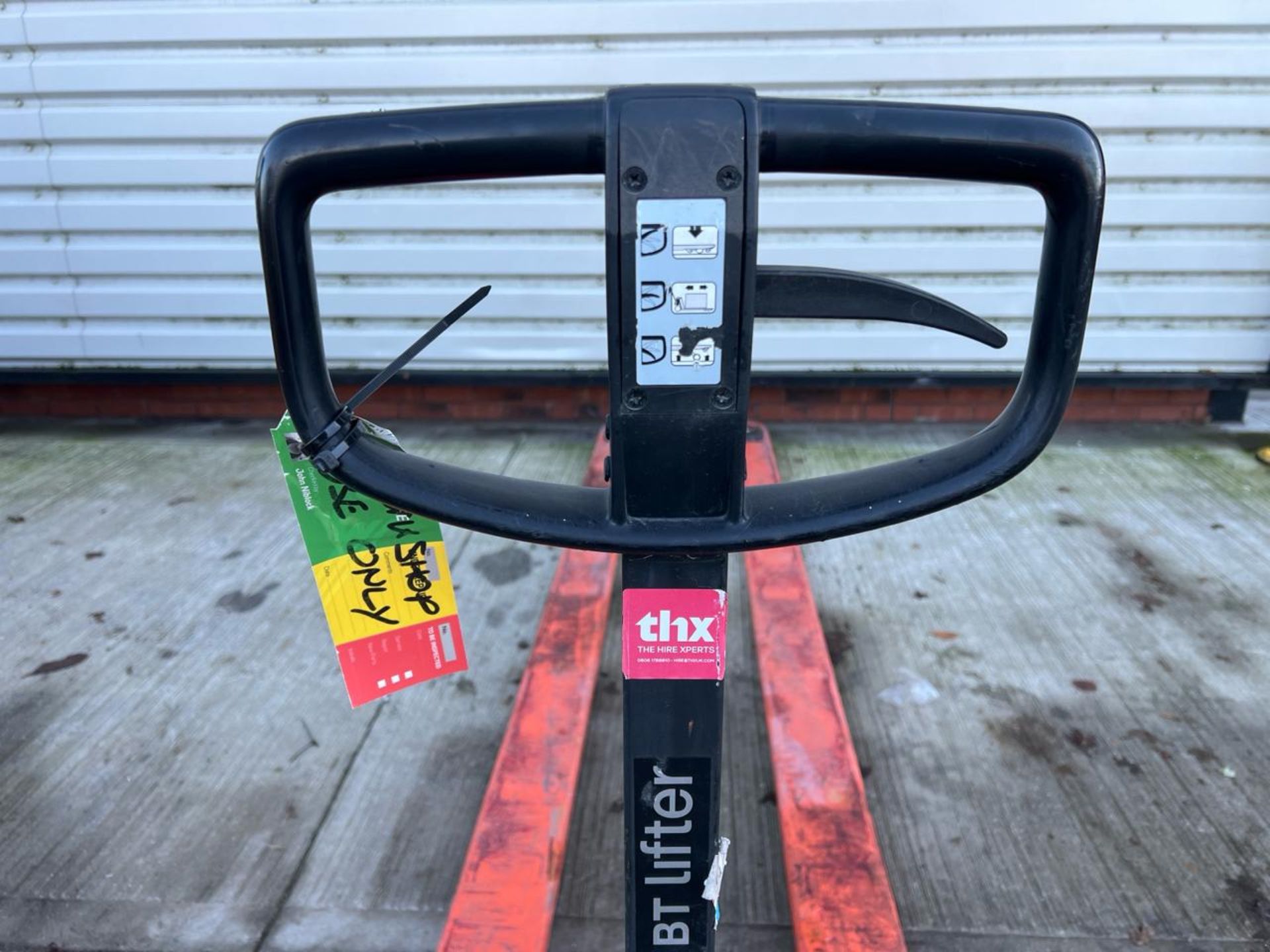 Manual Pallet Truck - 1500Kg - 3M. S/N: 8848476-THX18571 - No Reserve - Image 6 of 13