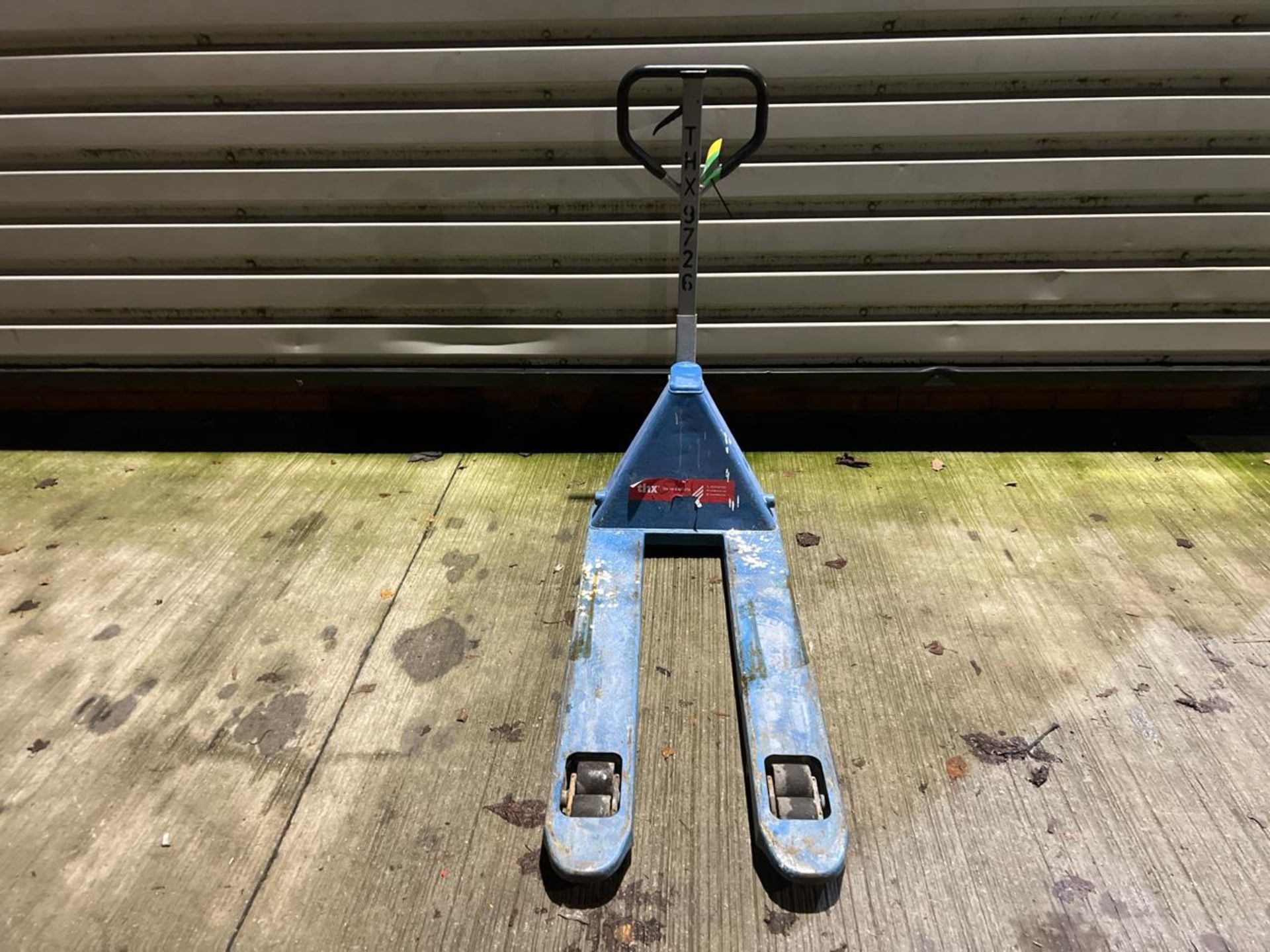 Manual Pallet Truck THX9726 - No reserve - Image 6 of 7