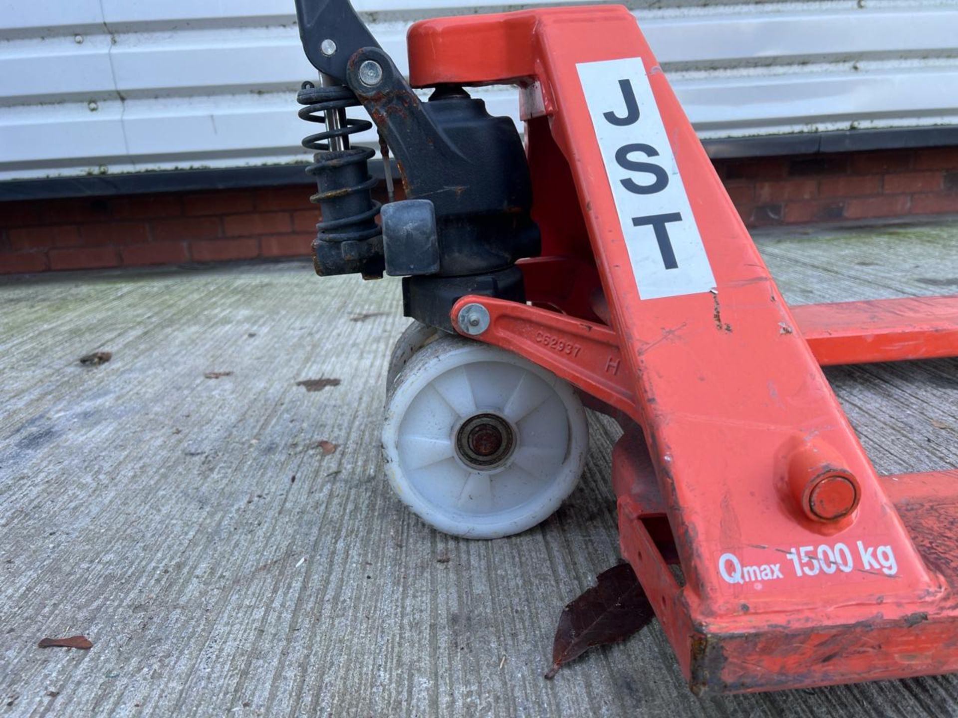 Manual Pallet Truck - 1500Kg - 3M. S/N: 8848476-THX18571 - No Reserve - Image 4 of 13
