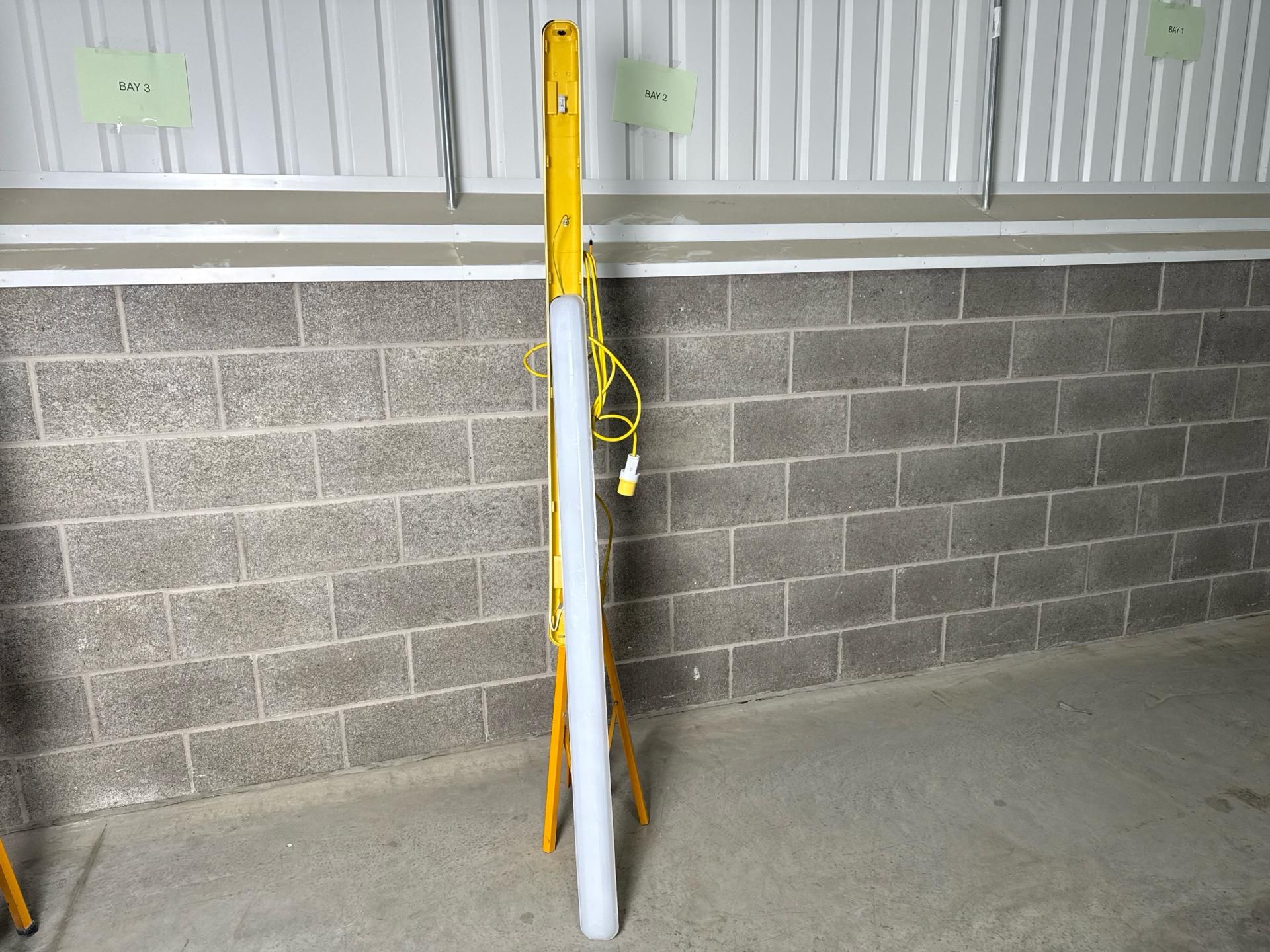 Led Plasterer'S Lights 5Ft. S/N: Blank-THX30120 - No reserve