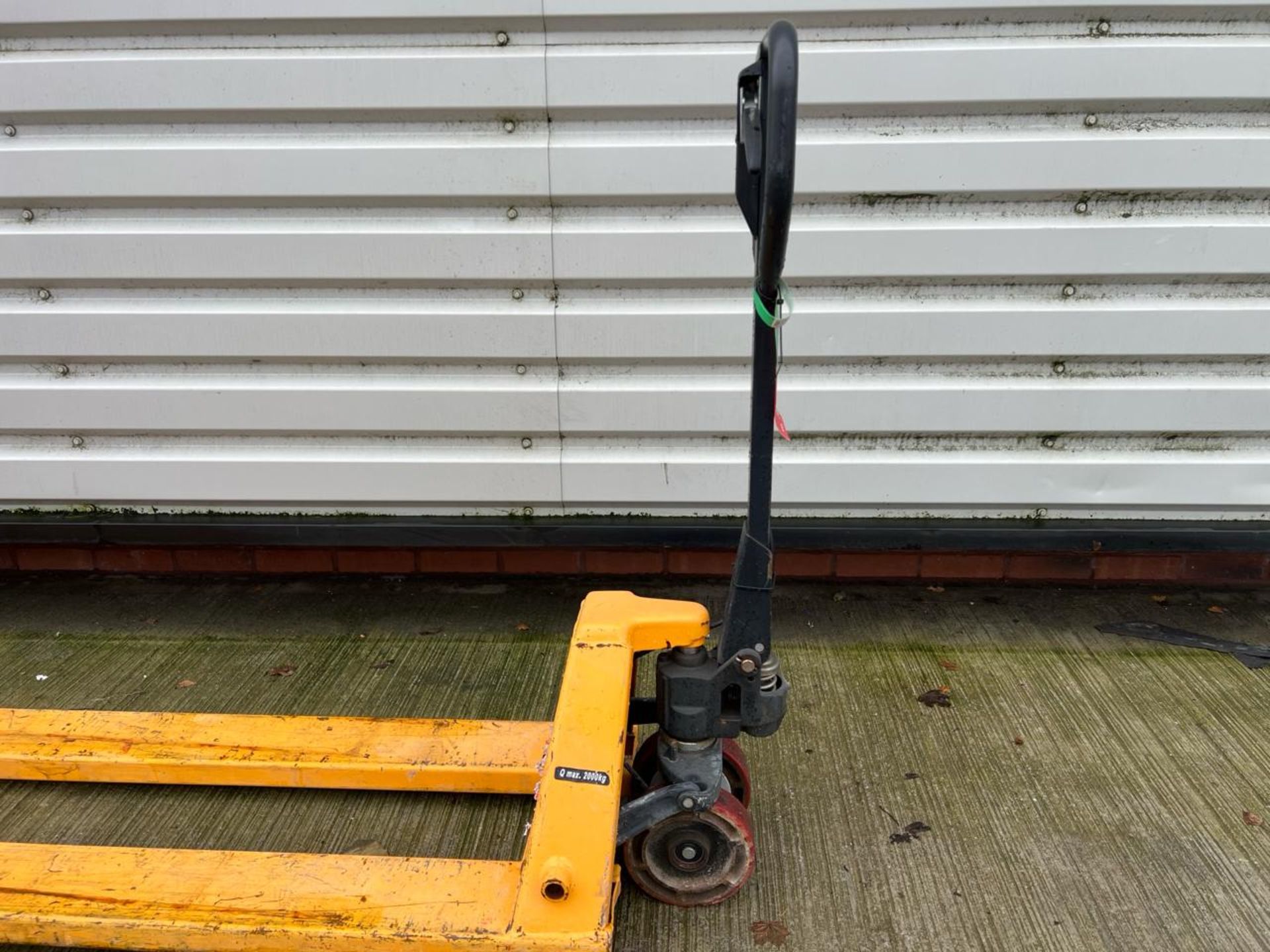 Manual Pallet Truck - 2000Kg - 2M - Braked. S/N: J22102934-1/076-THX15627 - No Reserve - Image 7 of 10
