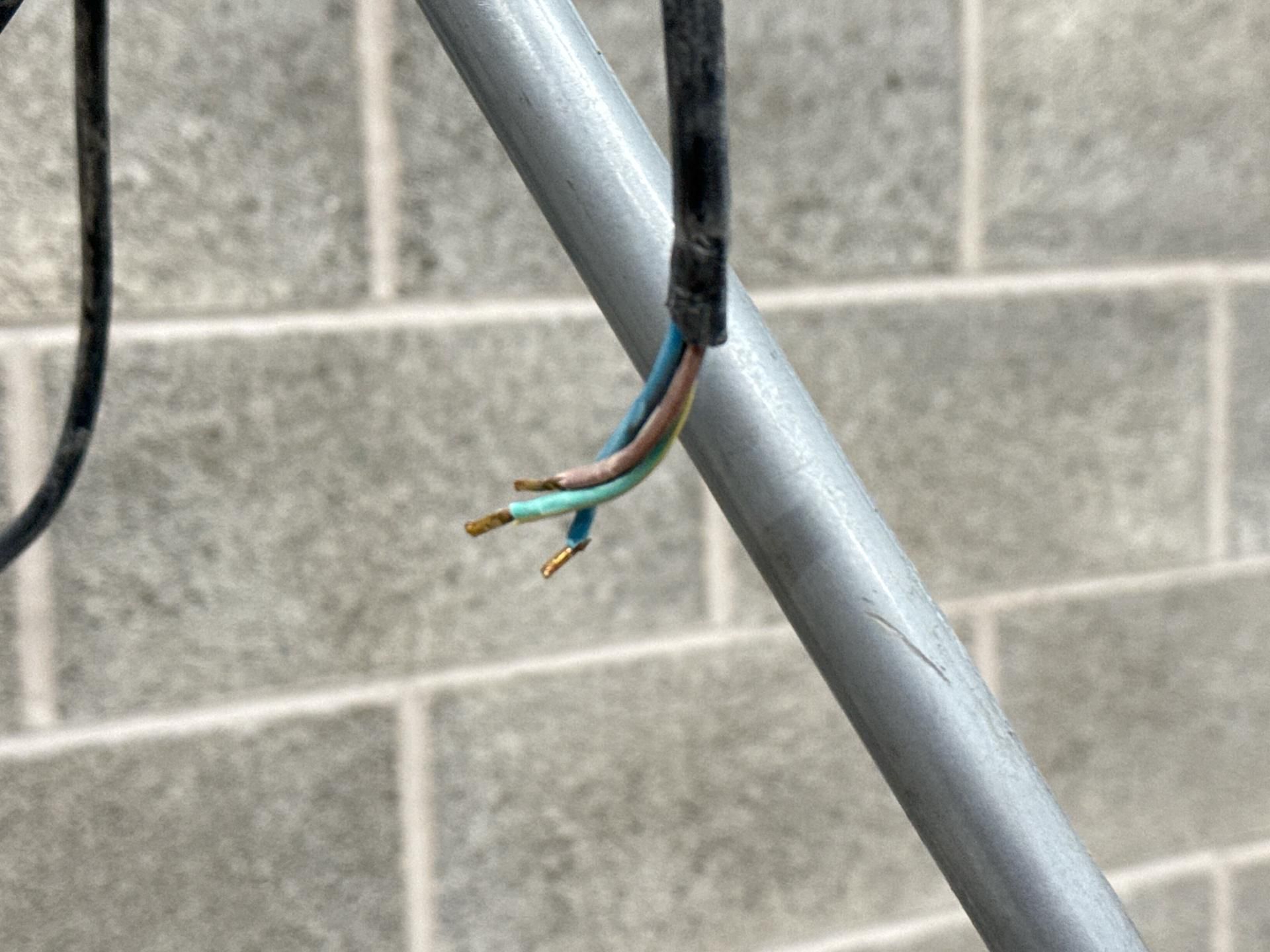 V Twin Head Swing Leg Led Lighting - Thx14950 - No Reserve - Image 5 of 5