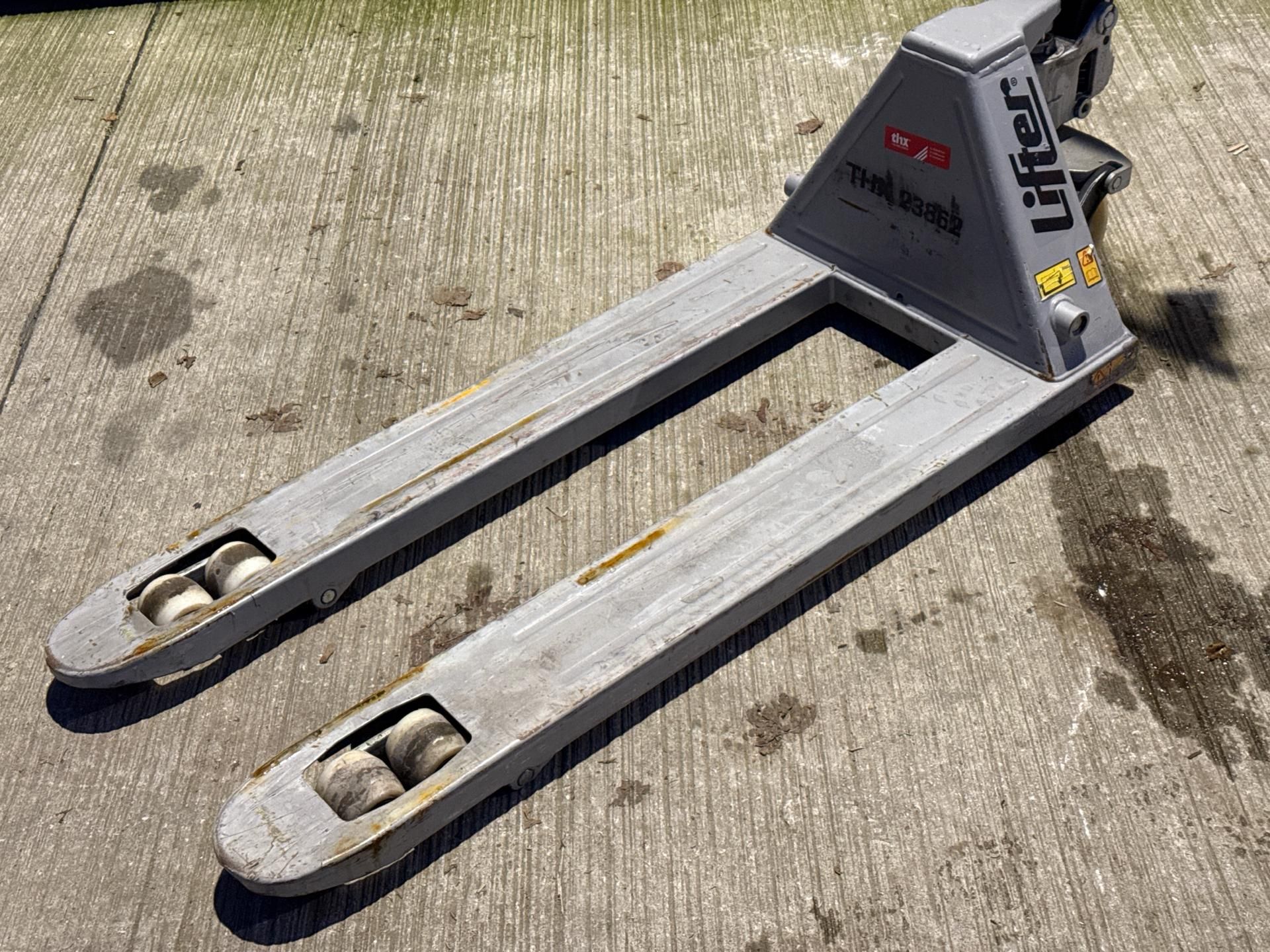 Lifter Grey Pallet Truck - THX23862 - No Reserve - Image 3 of 5