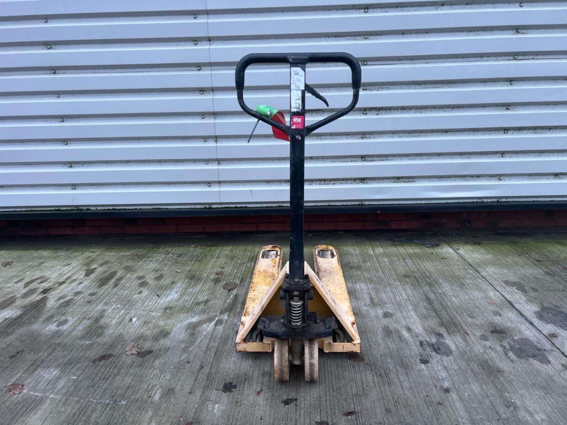 Manual Pallet Truck THX9662 - No reserve - Image 3 of 7