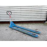 Manual Pallet Truck - 2000Kg - 2M. S/N: 2545601561-THX13219 - No reserve