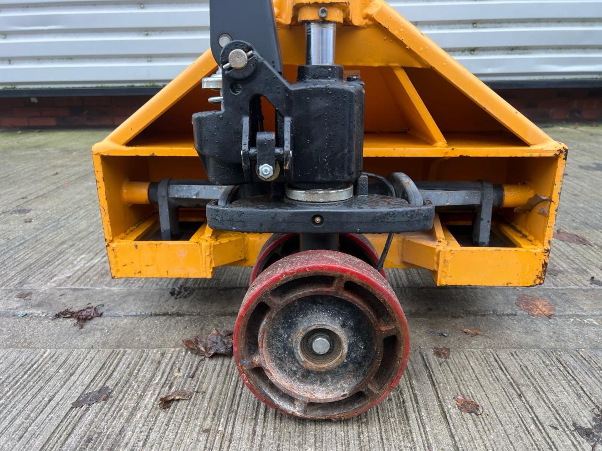 Manual Pallet Trucks - 3500Kg - 2.5M - Braked. S/N: J22052934-1/031-THX14162 - No Reserve - Image 7 of 9