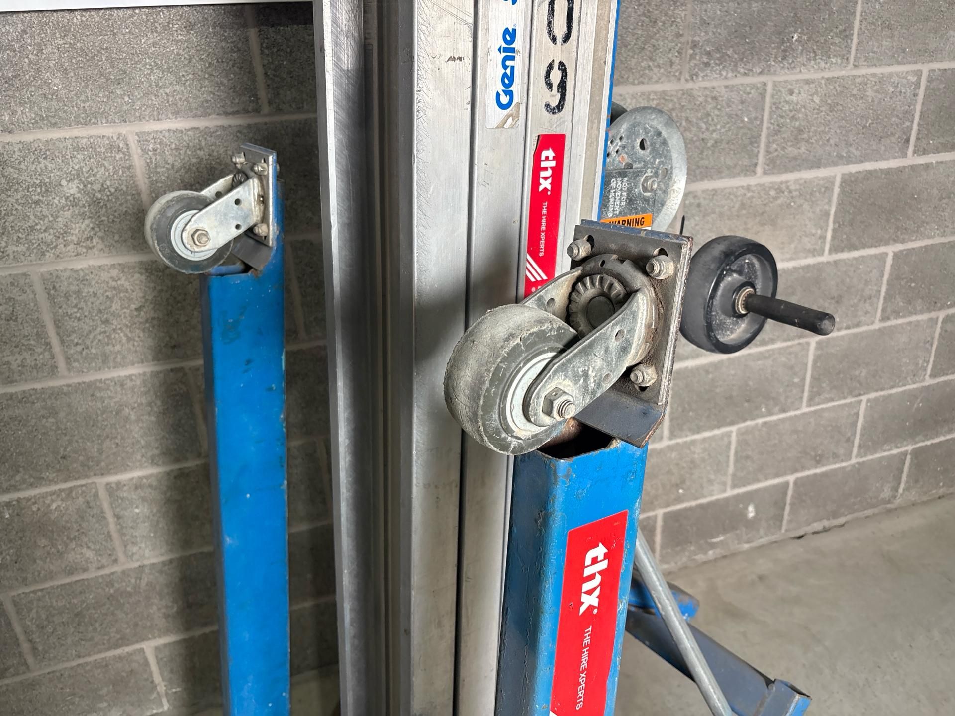 Genie Materials Handling Lift SLA-15 - THX4109 - No Reserve - Image 5 of 11