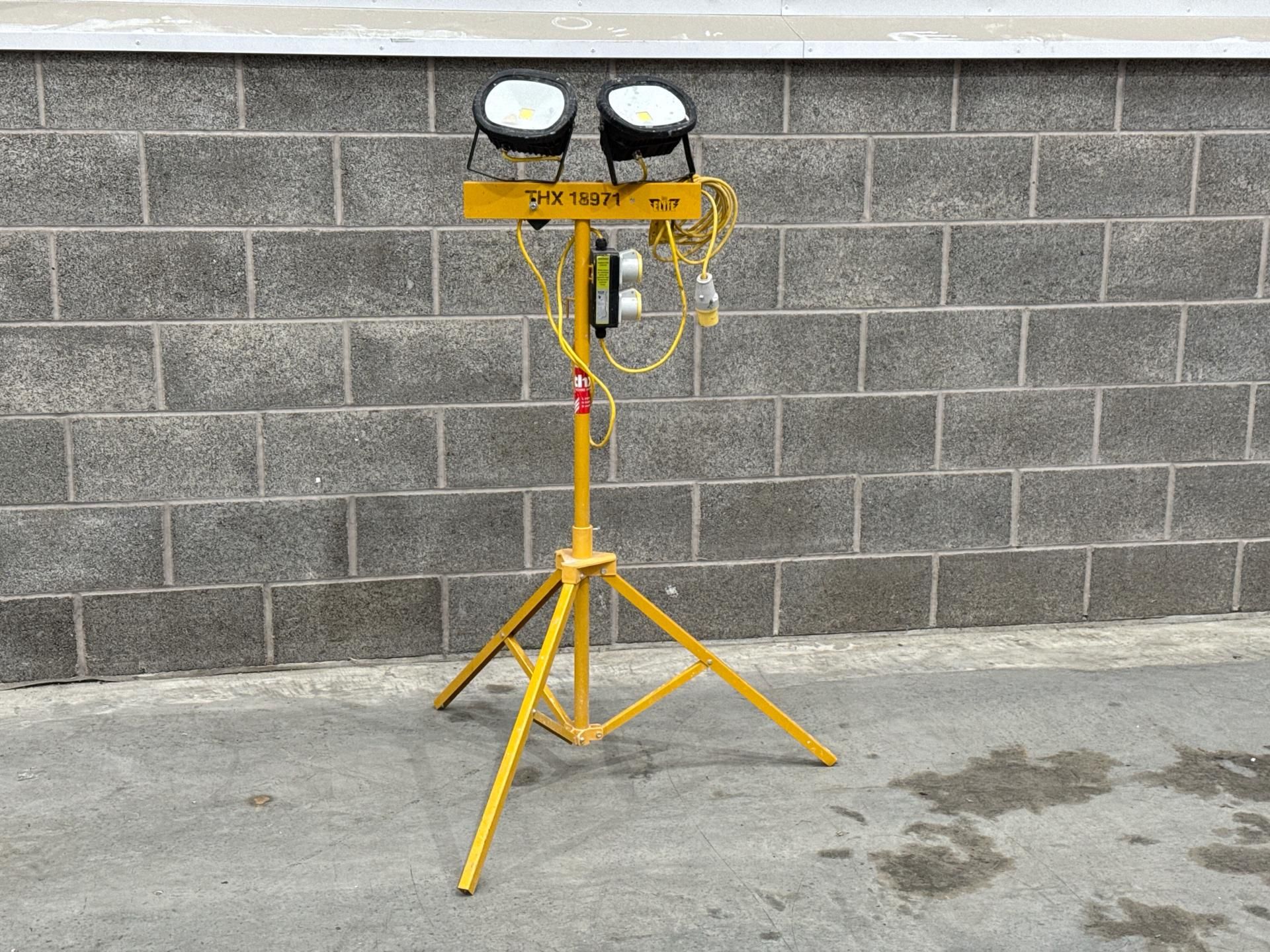 V Twin Head Led With Power Take Off - Thx18971 - No Reserve