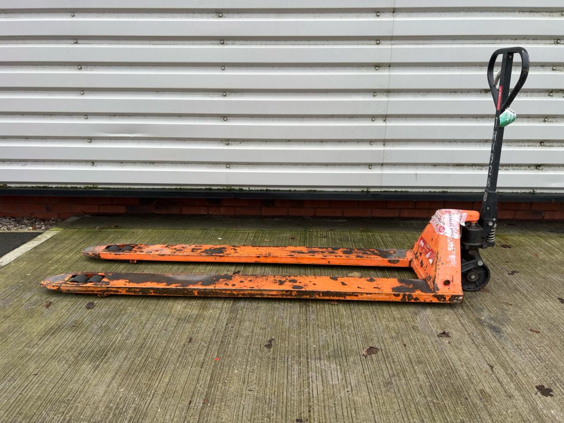 Manual Pallet Truck THX9288 - No Reserve - Image 11 of 11