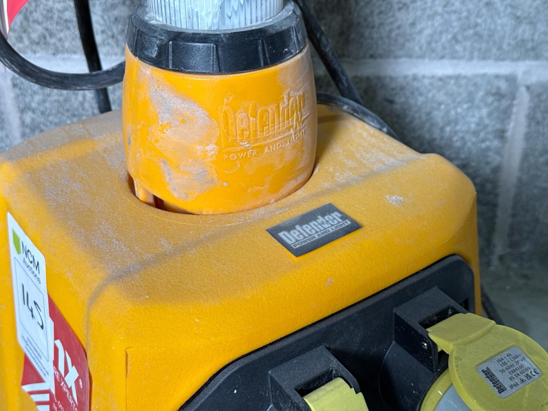 Defender LED Uplight With Splitter Base - THX26683 - No reserve - Image 4 of 4