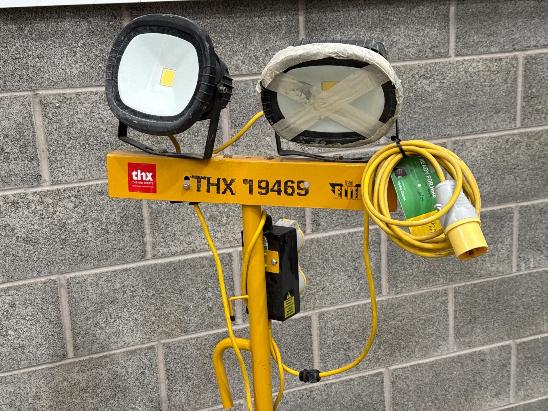 V Twin Head Led With Power Take Off - Thx19469 - No Reserve - Image 3 of 8