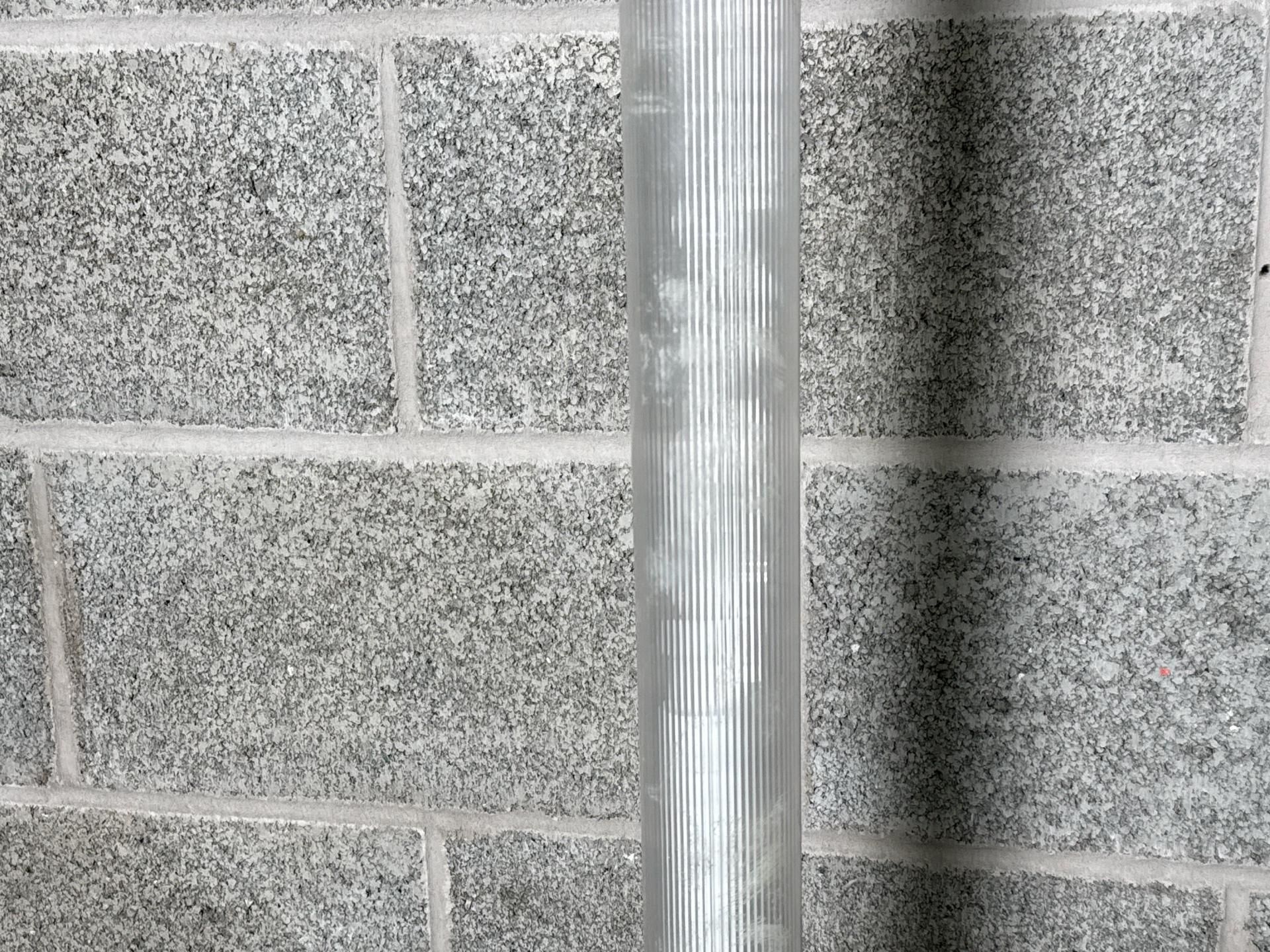 Defender LED Uplight With Splitter Base - THX26683 - No reserve - Image 3 of 4