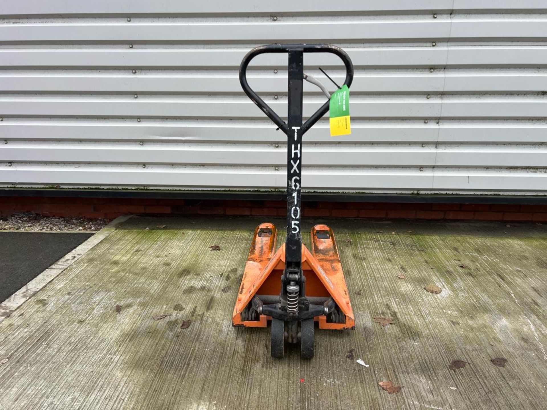 Manual Pallet Truck THX6105 - No reserve - Image 4 of 7