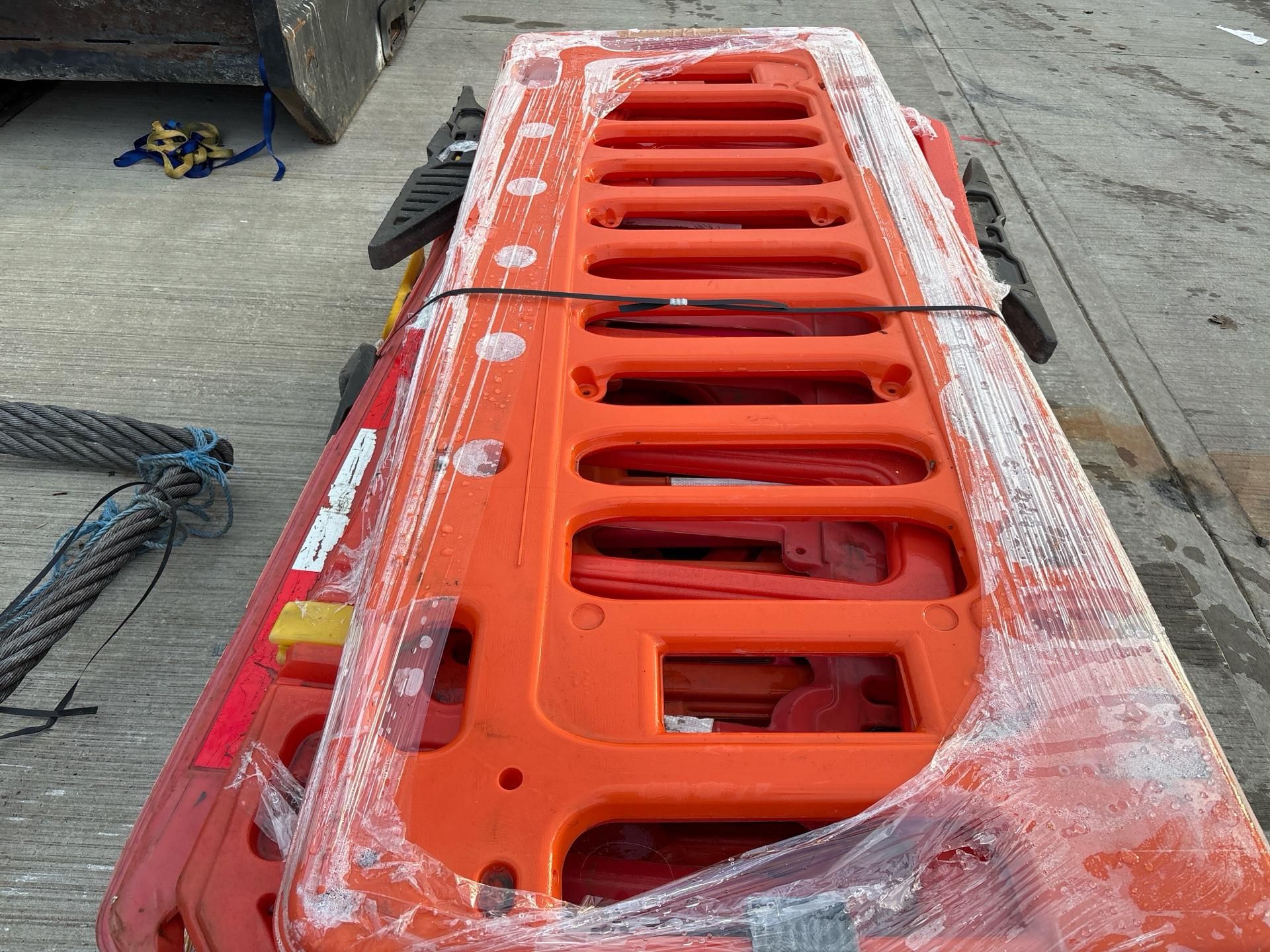 Pallet of Orange Plastic Saftey Barriers - No reserve - Image 5 of 6