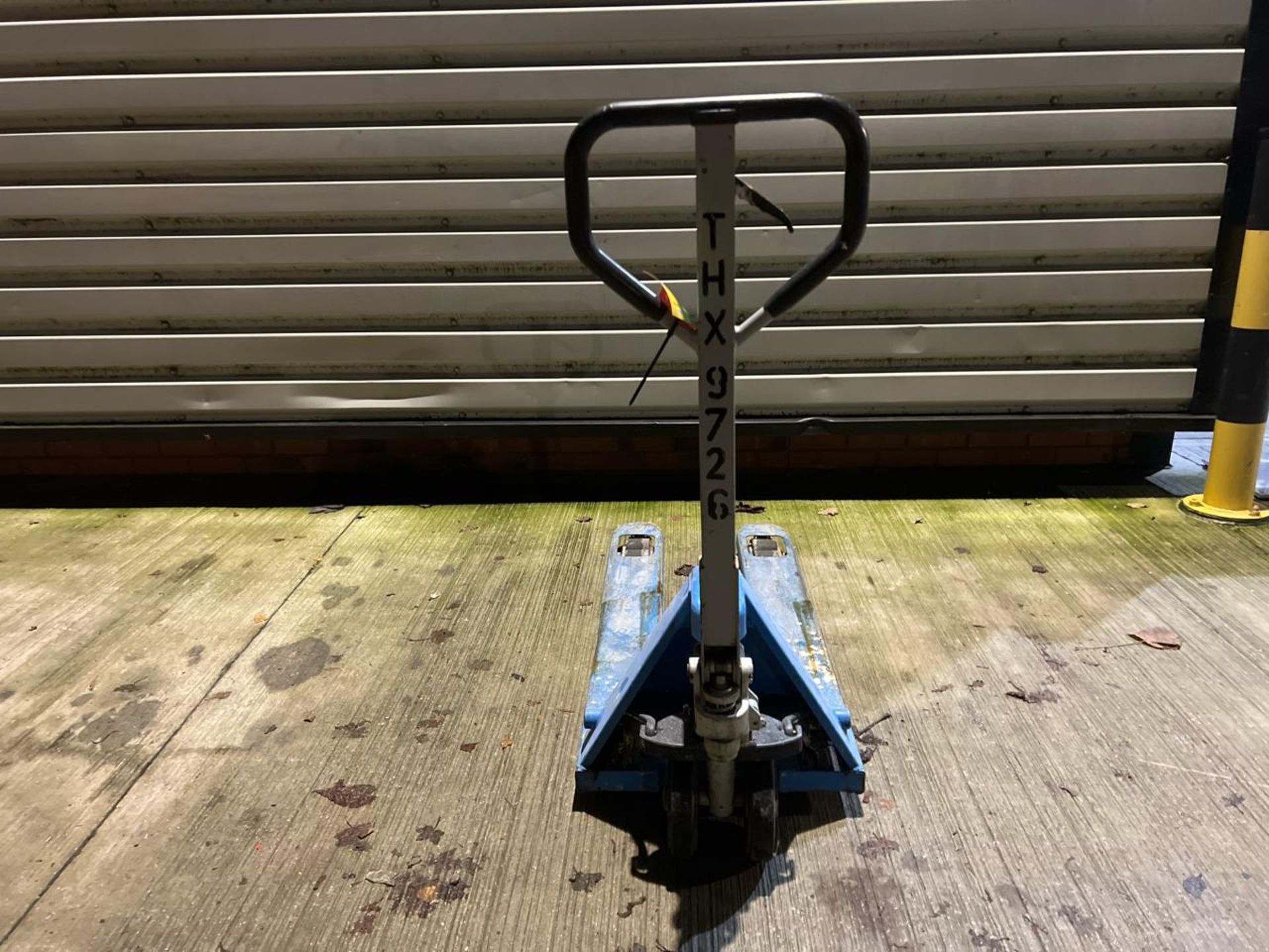 Manual Pallet Truck THX9726 - No reserve - Image 3 of 7