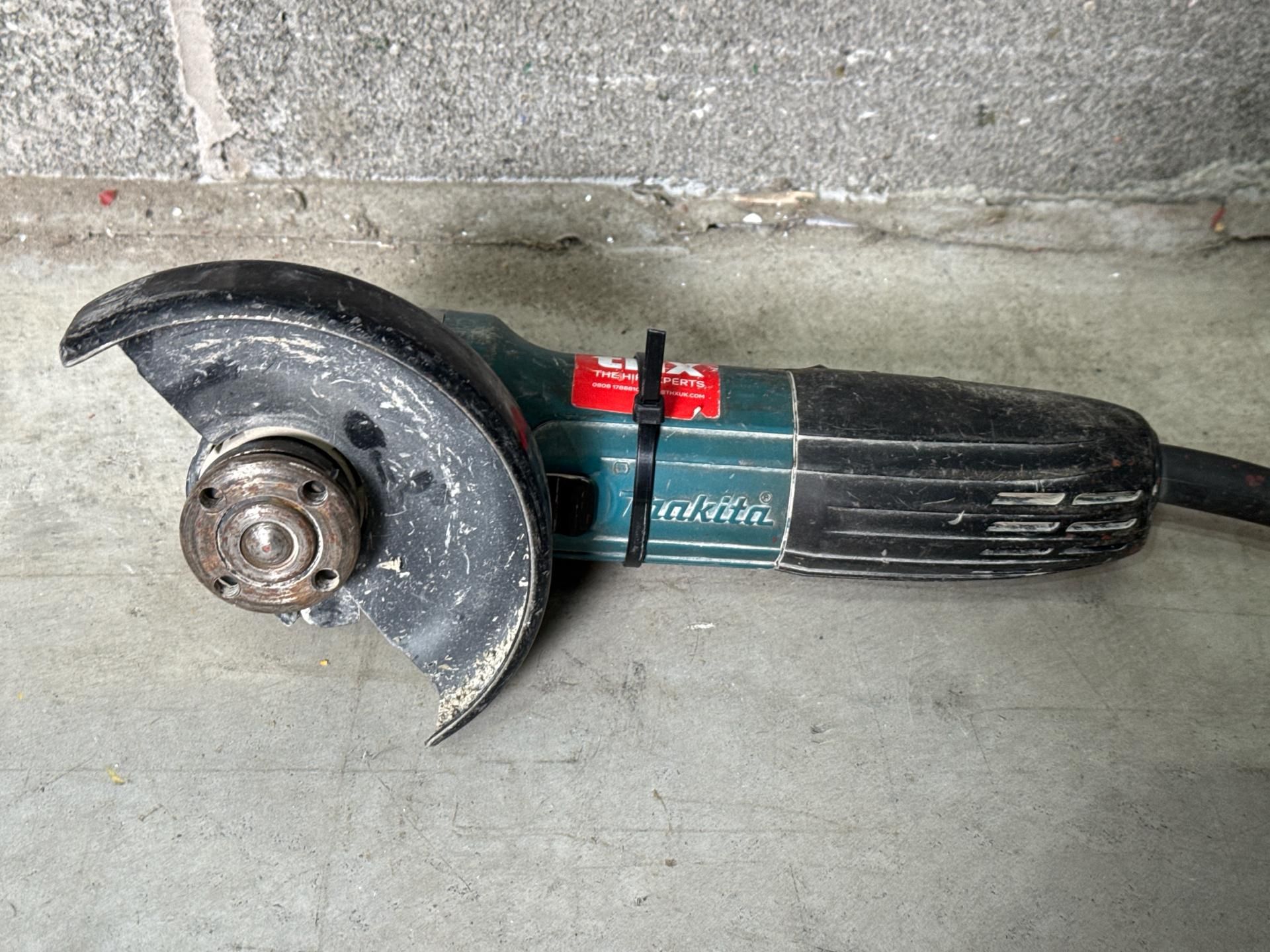 Makita Angle grinder - THX3704 - No Reserve