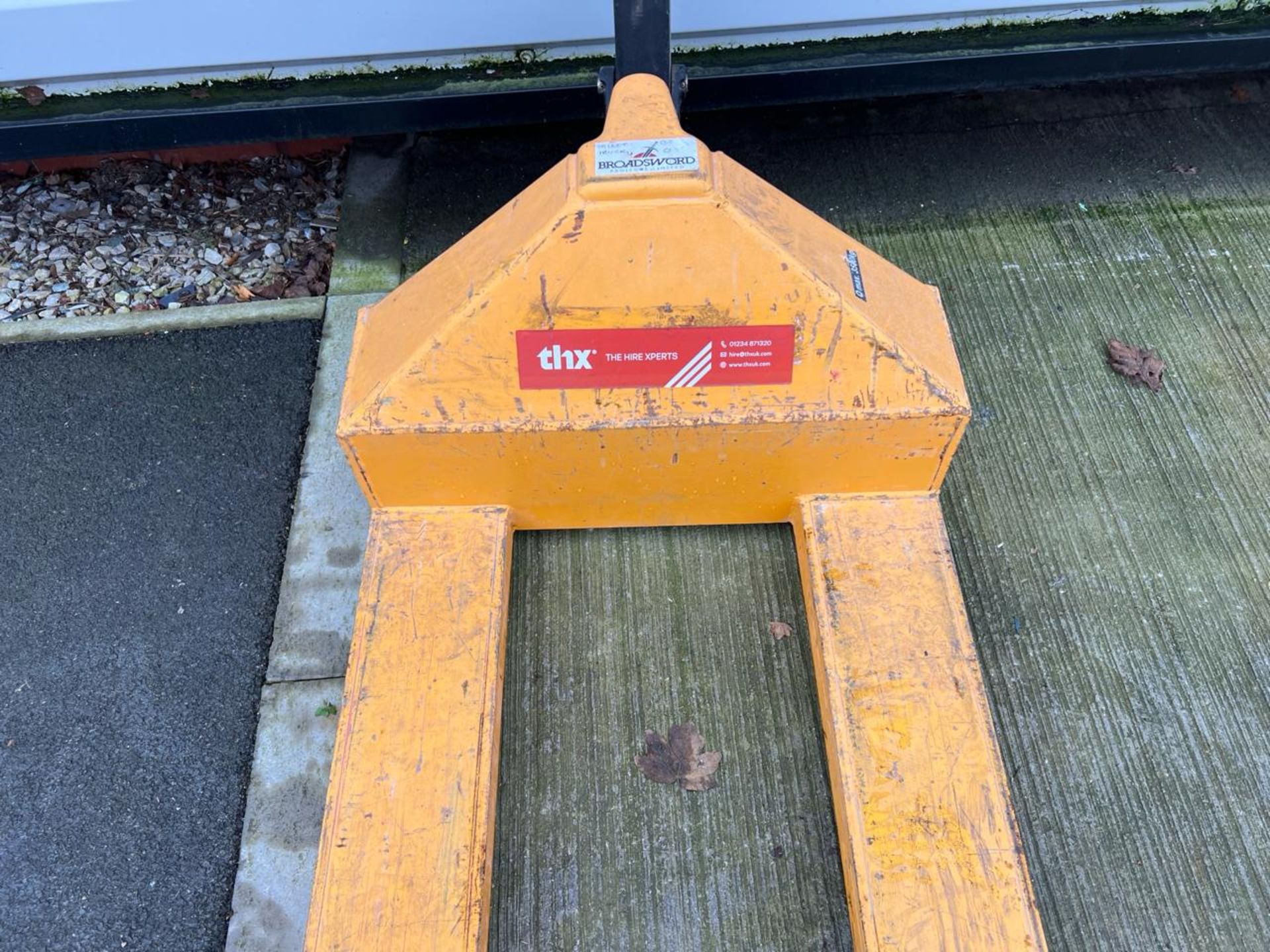 Manual Pallet Trucks - 3500Kg - 2.5M-THX14268 - No Reserve - Image 7 of 7