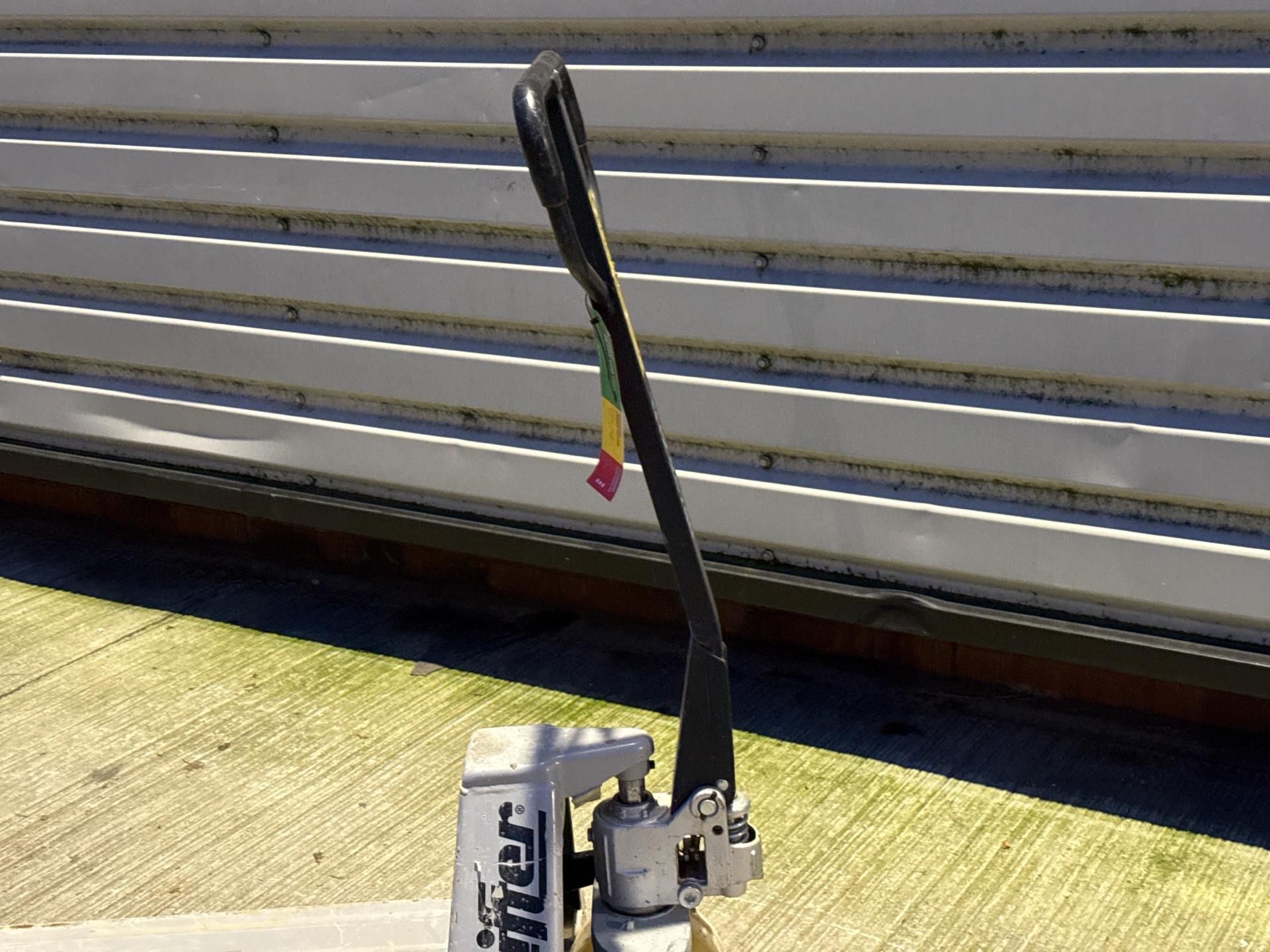 Lifter Grey Pallet Truck - THX25700 - No Reserve - Image 5 of 6