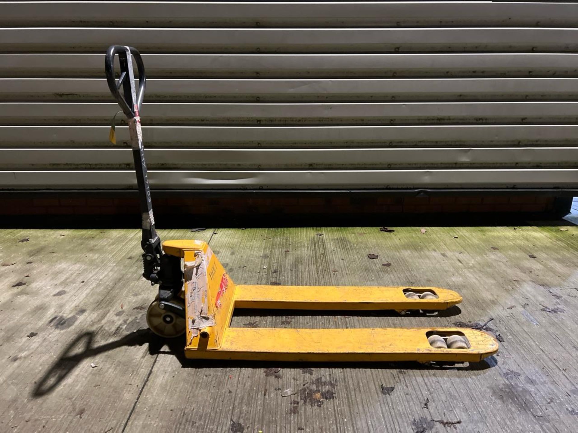 Manual Pallet Truck THX17101 - No reserve - Image 2 of 7