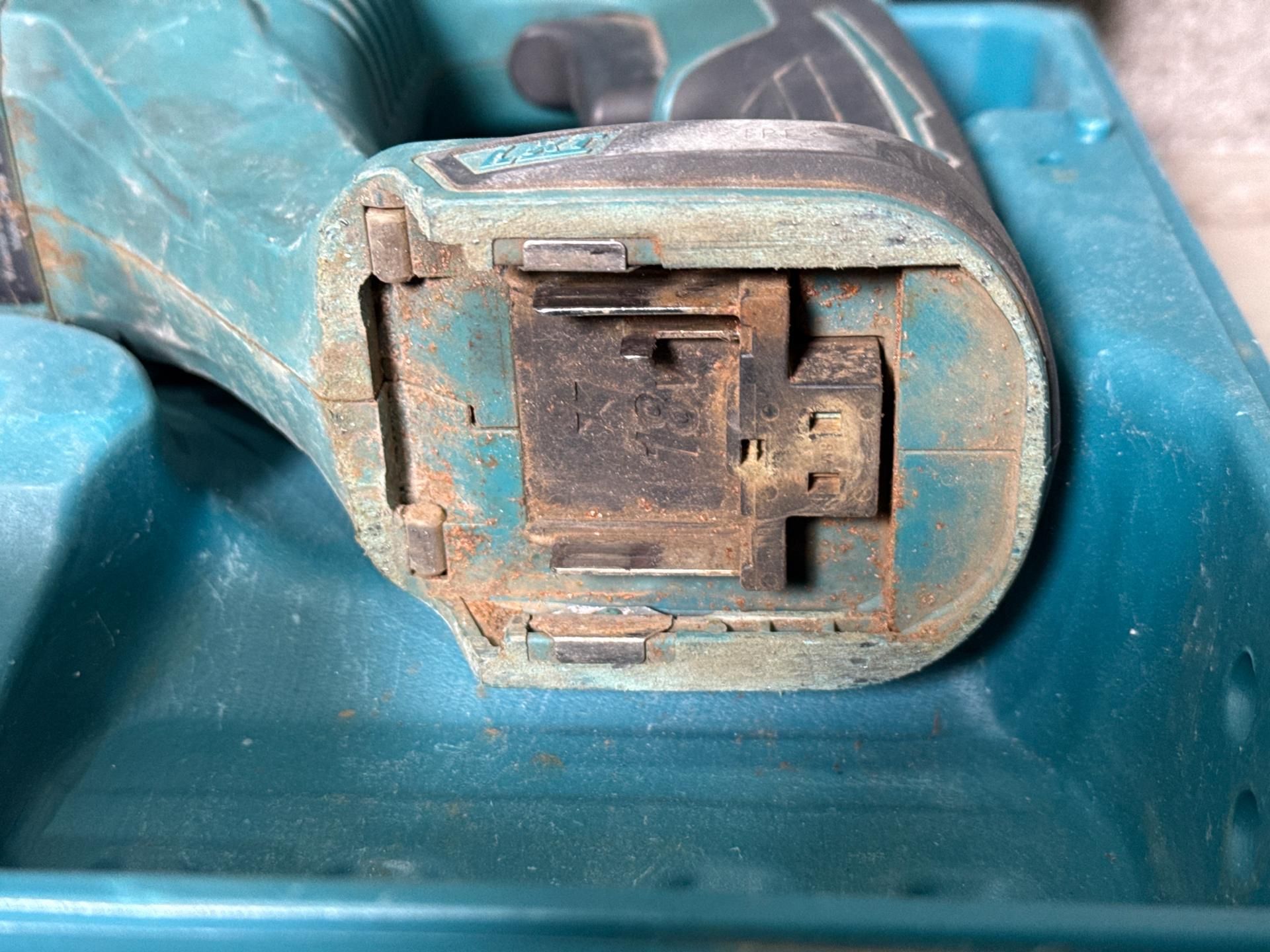 Cordless Makita Reciprocating Saw - THX24443 - No Reserve - Image 6 of 6