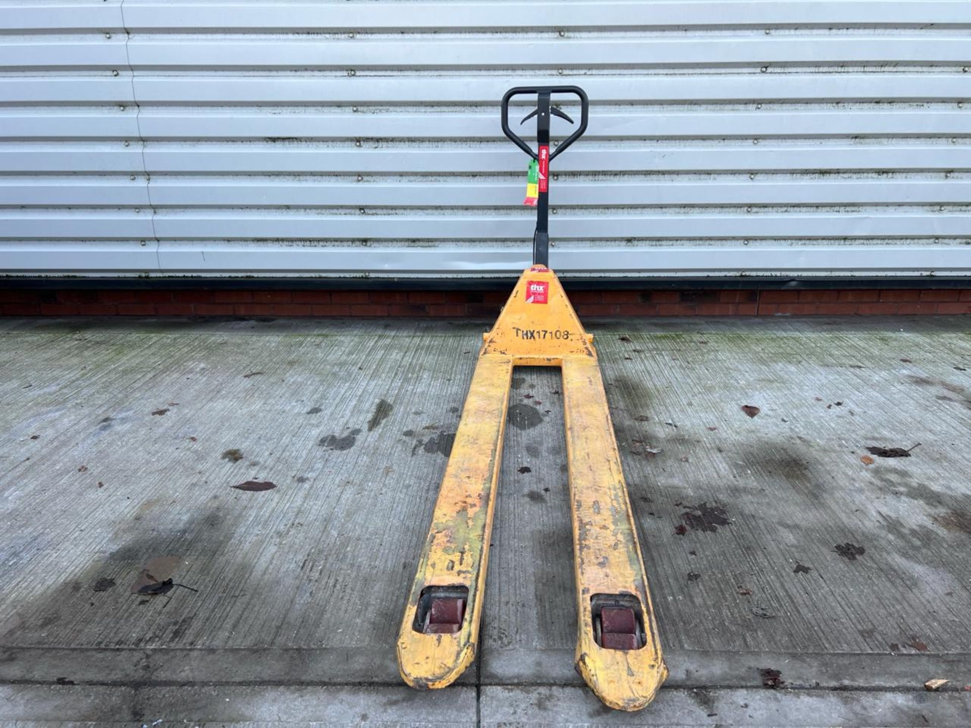 Manual Pallet Truck - 2000Kg - 2M - Braked. S/N: J23052934-3/050-THX17108 - No Reserve - Image 9 of 10