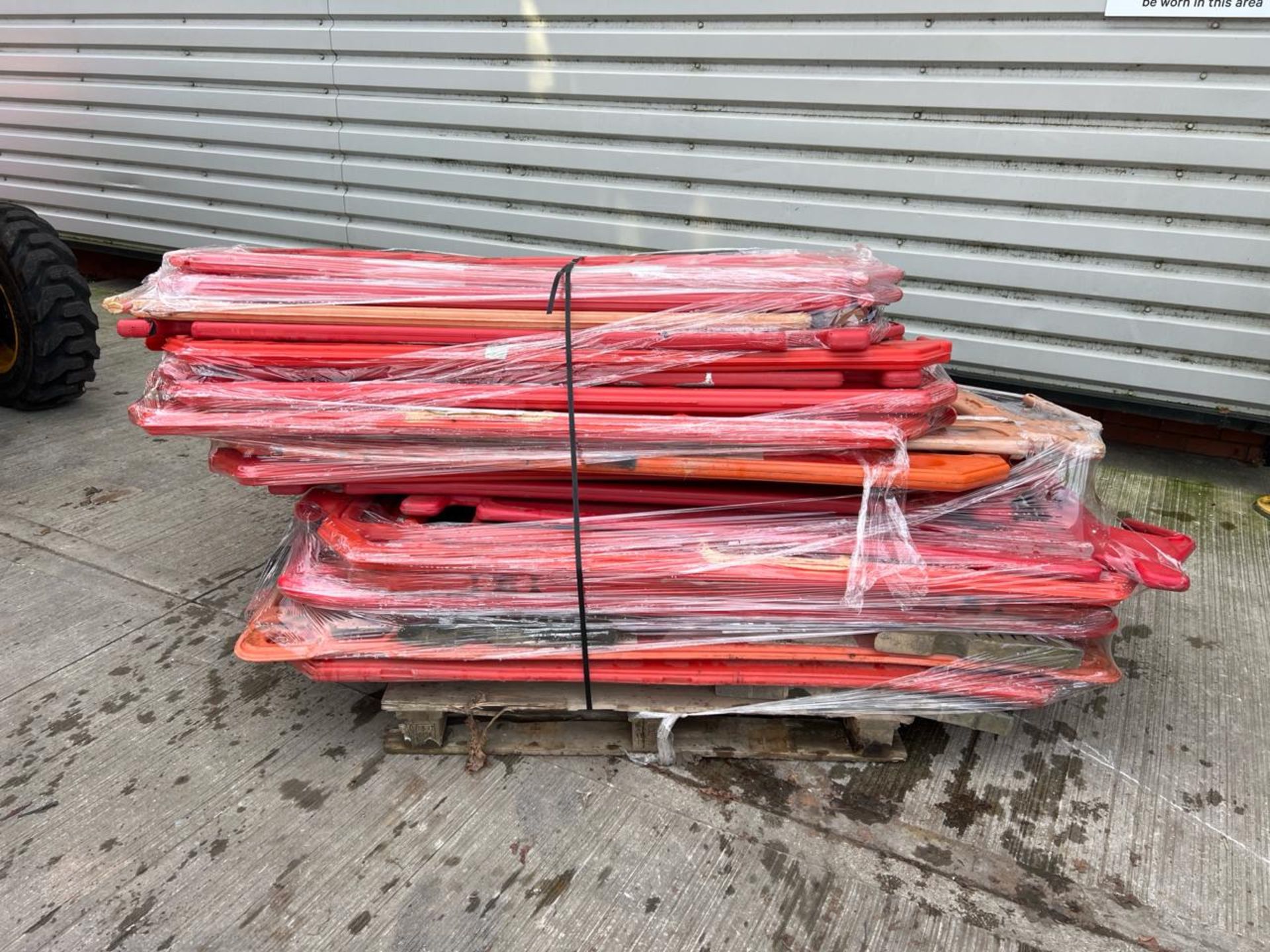 Pallet of Orange Plastic Saftey Barriers - No reserve