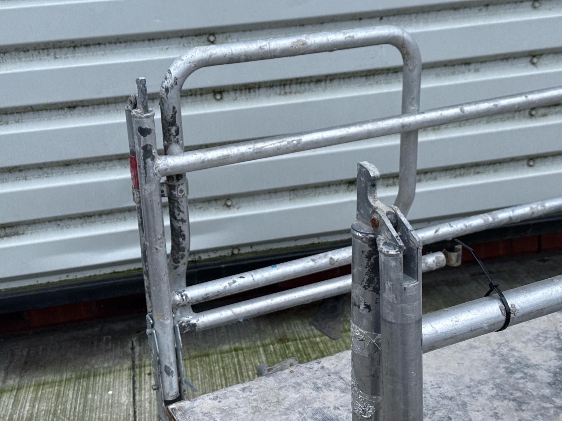 Pop Up Delta Deck - THX19628 - No Reserve - Image 10 of 12