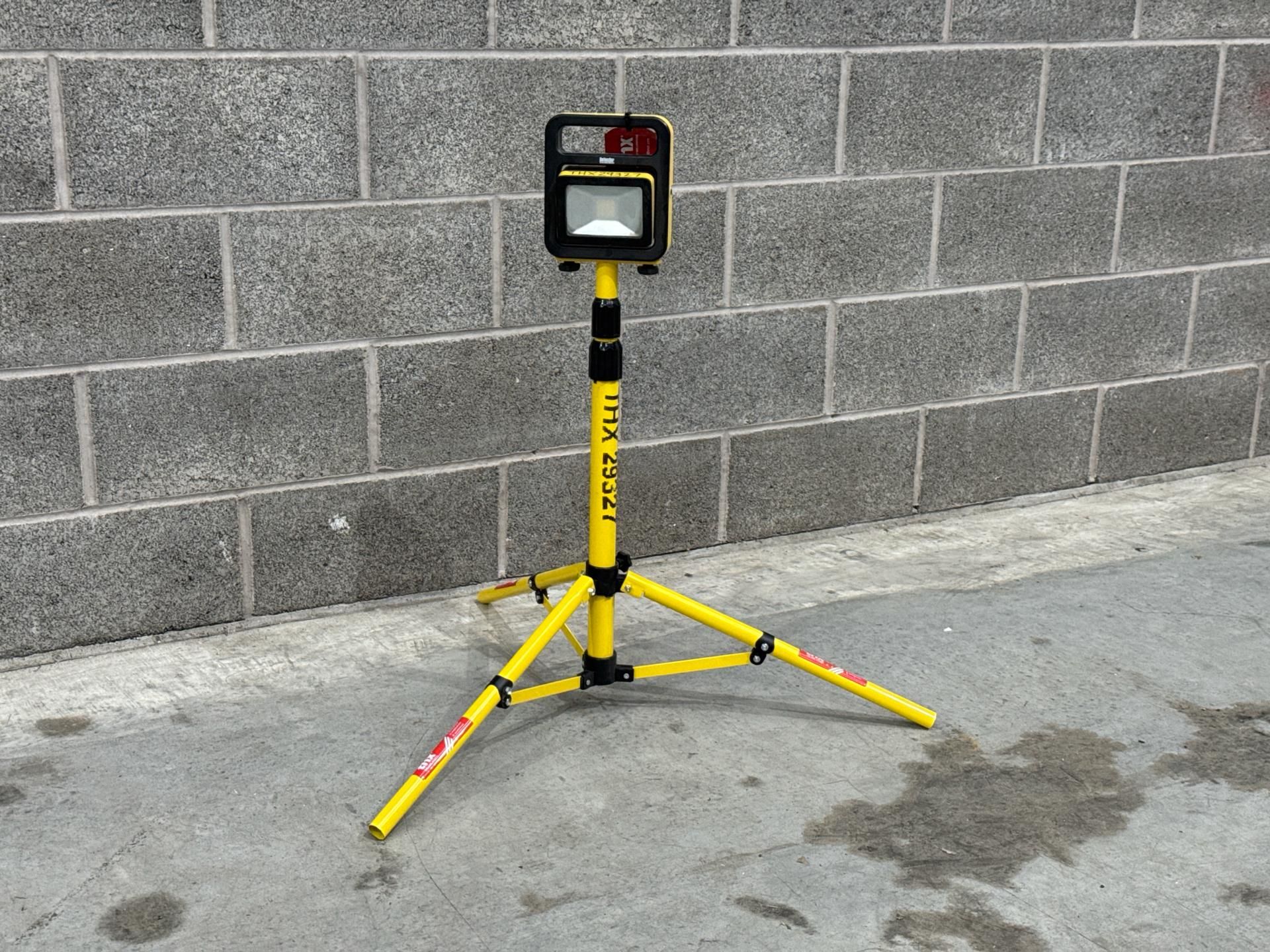 Defender LED Rechargeable Light With Telescopic Stand - Thx29327 - No Reserve