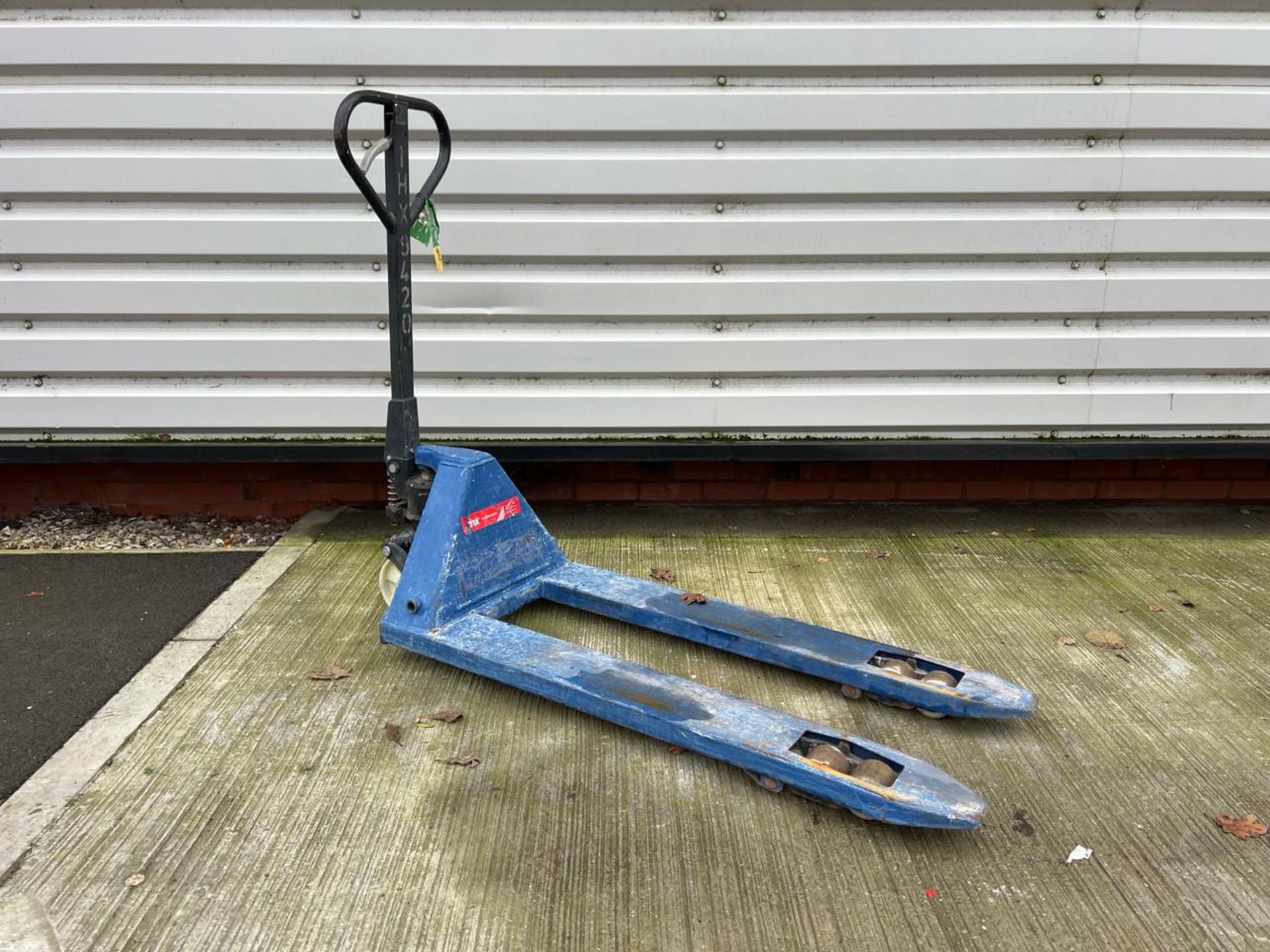 Manual Pallet Truck THX9420 - No reserve