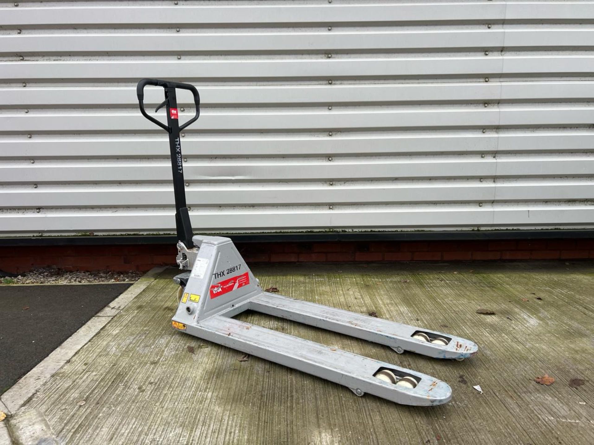 Manual Pallet Truck THX28817 - No reserve