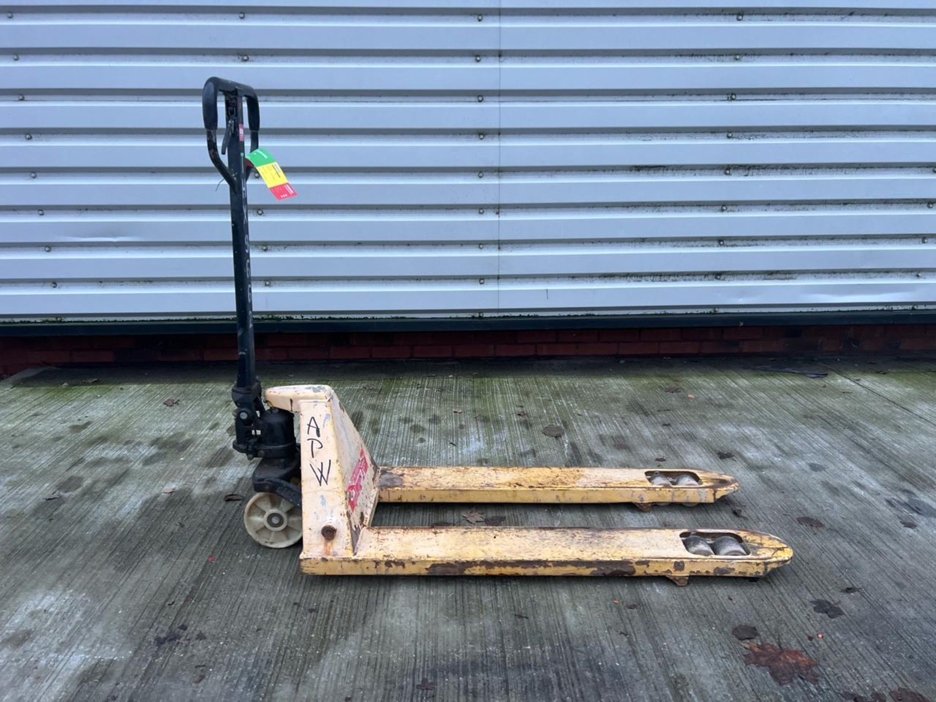 Manual Pallet Truck THX9662 - No reserve - Image 2 of 7