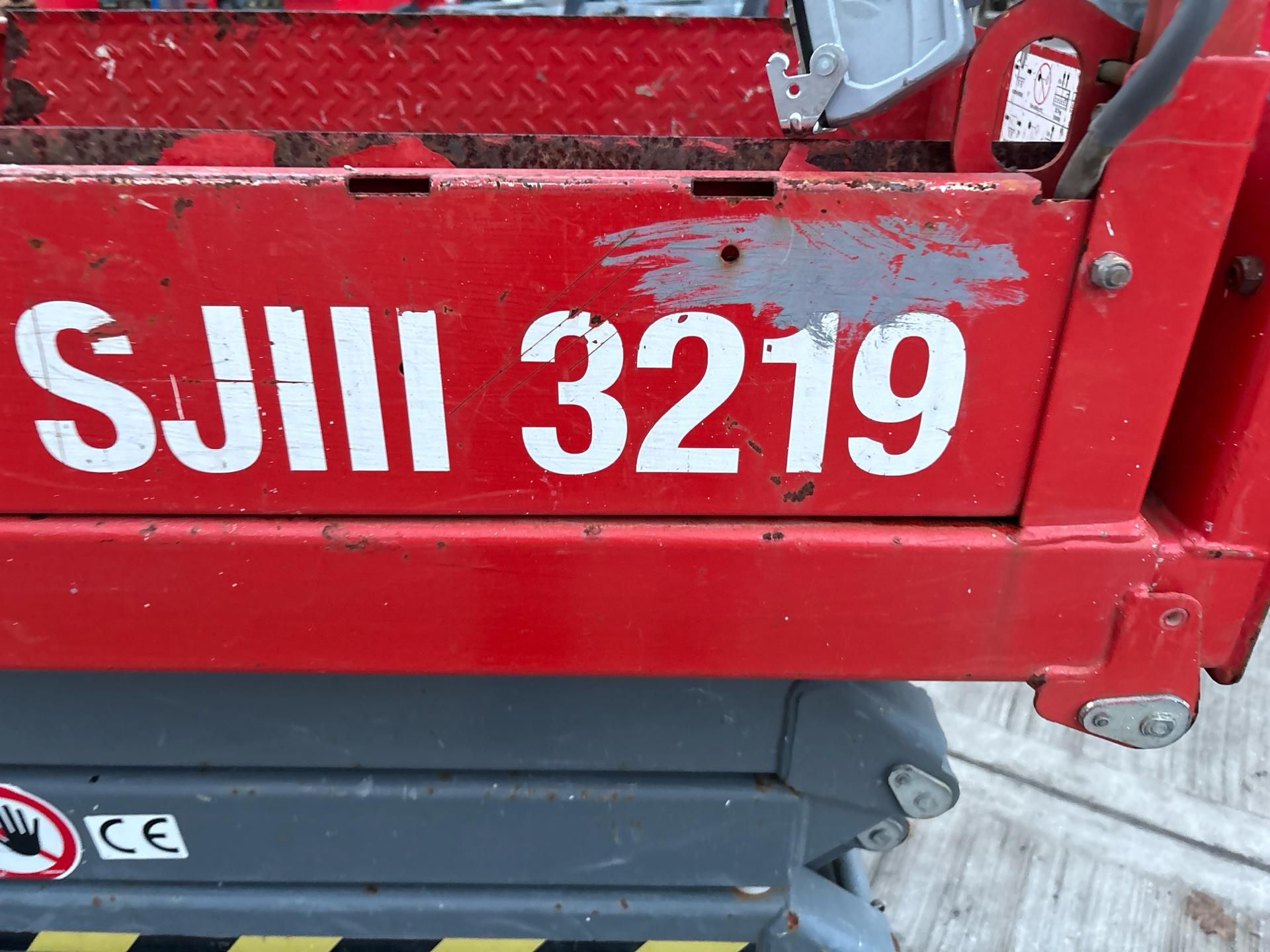 2007, SKYJACK - SJ9250RT 4x4 Scissor Lift (3,421 hours) Low Hours: Only 3,421 hours of use, ensurin - Image 27 of 35