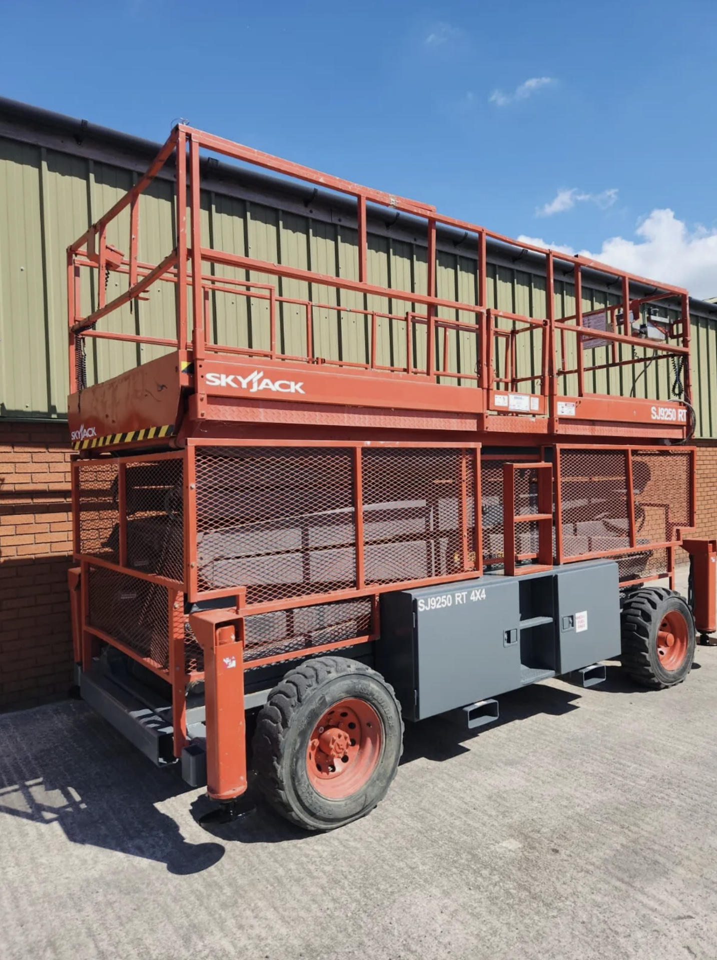 2007, SKYJACK - SJ9250RT 4x4 Scissor Lift (3,421 hours) Low Hours: Only 3,421 hours of use, ensurin - Image 2 of 35