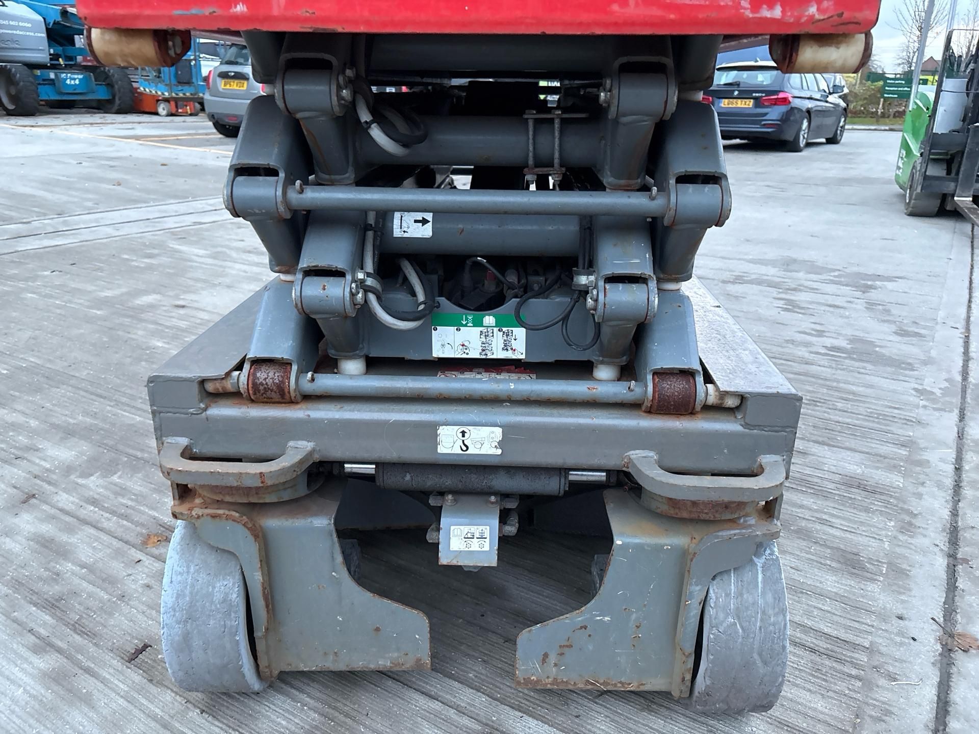 2007, SKYJACK - SJ9250RT 4x4 Scissor Lift (3,421 hours) Low Hours: Only 3,421 hours of use, ensurin - Image 15 of 35