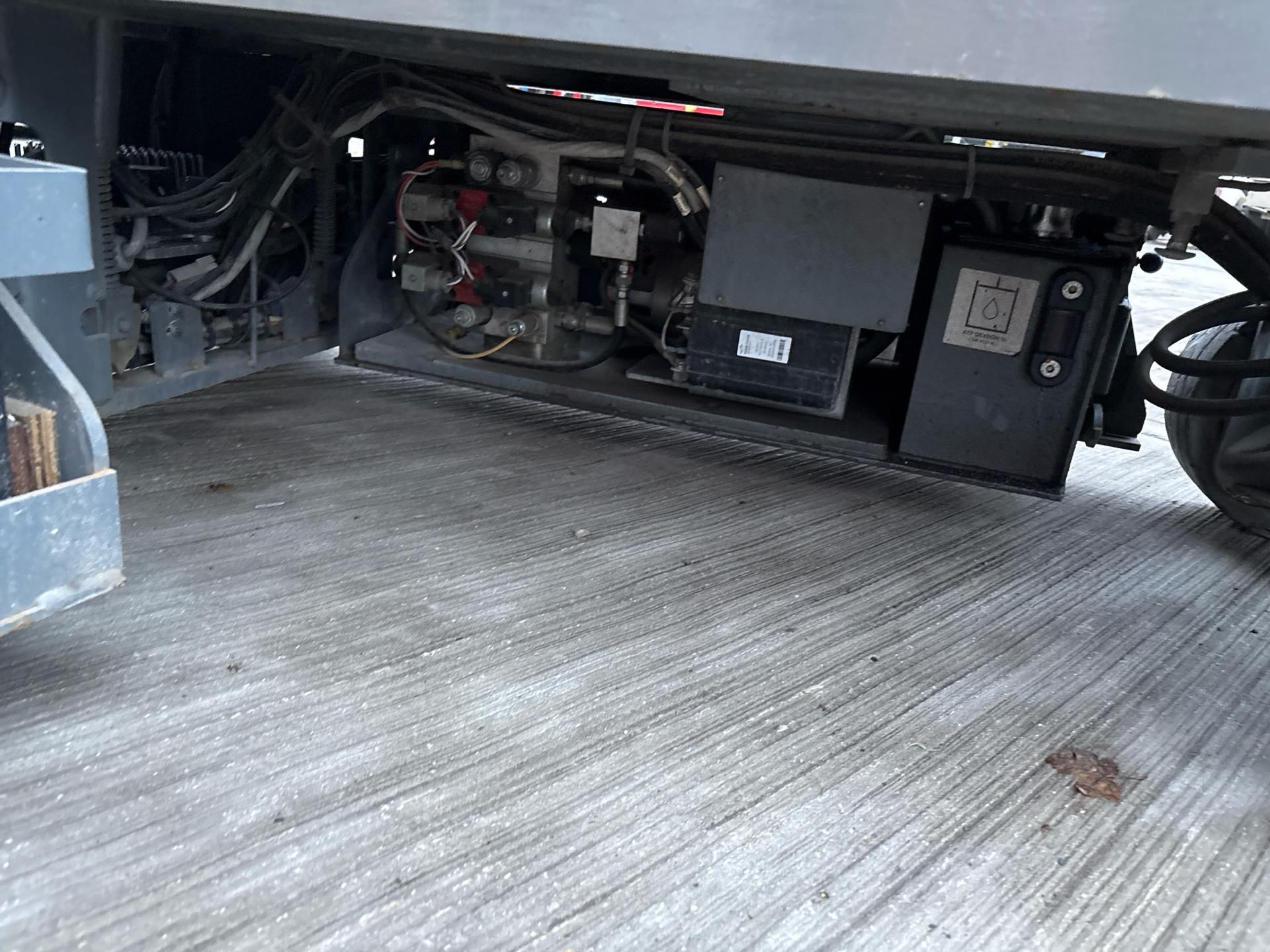 2007, SKYJACK - SJ9250RT 4x4 Scissor Lift (3,421 hours) Low Hours: Only 3,421 hours of use, ensurin - Image 25 of 35