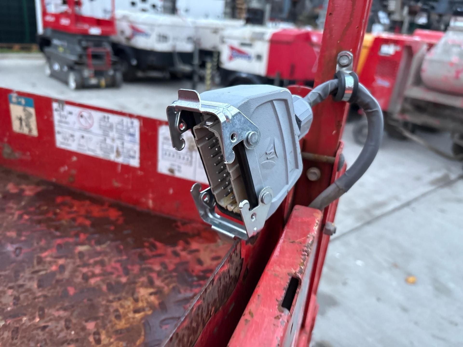 2007, SKYJACK - SJ9250RT 4x4 Scissor Lift (3,421 hours) Low Hours: Only 3,421 hours of use, ensurin - Image 19 of 35