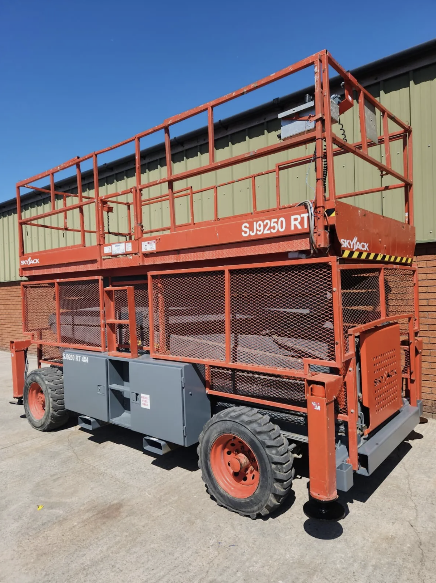 2007, SKYJACK - SJ9250RT 4x4 Scissor Lift (3,421 hours) Low Hours: Only 3,421 hours of use, ensurin - Image 30 of 35