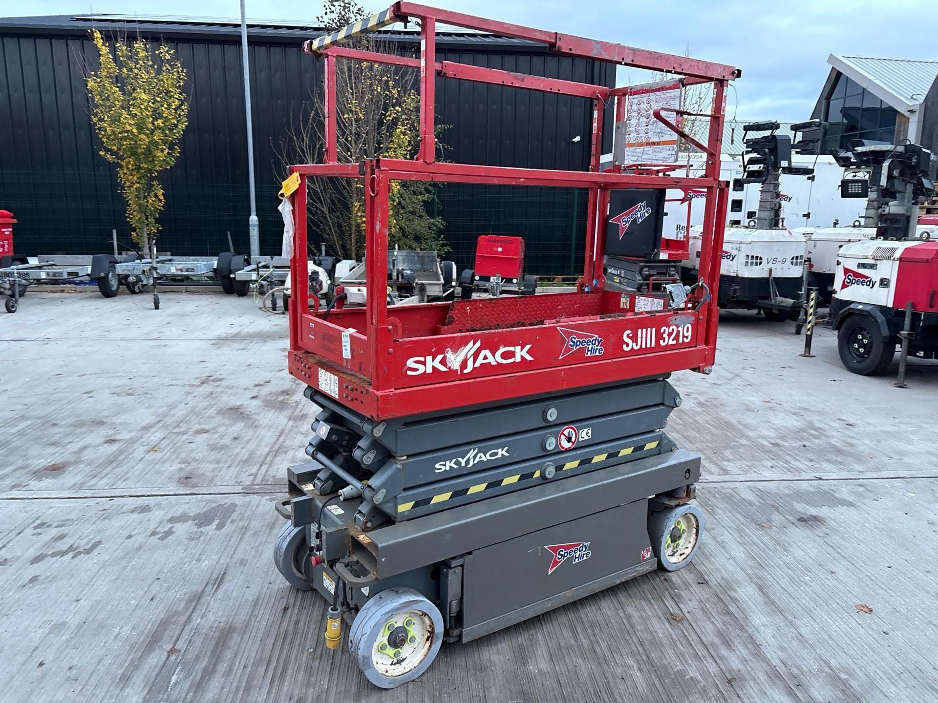 2007, SKYJACK - SJ9250RT 4x4 Scissor Lift (3,421 hours) Low Hours: Only 3,421 hours of use, ensurin - Image 5 of 35