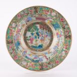 Große runde Schüssel, China, Qing-Dynastie, 19. Jhd., chinesisches Weißporzellan mit reicher Kanton