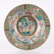 Große runde Schüssel, China, Qing-Dynastie, 19. Jhd., chinesisches Weißporzellan mit reicher Kanton