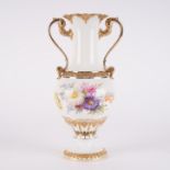 Henkelvase, Meissen, Schwertermarke, 1. Wahl, polychrom staffiertes sächsisches Weißporzellan mit r
