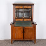 Antiker Spiegelkabinett-Schrank, München um 1800 / 20, wohl Hoftischlerei Daniel, Kirschbaum massiv