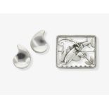 Brosche mit Darstellung von zwei springenden Delfinen und Ohrclips - Dänemark, Brosche: GEORG JENSEN