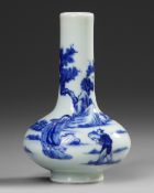 A SMALL CHINESE BLUE AND WHITE VASE, 19TH-20TH CENTURY