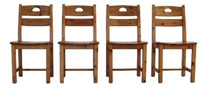 Vintage Esszimmerstühle aus Kiefernholz, 1970er, 4 . Set