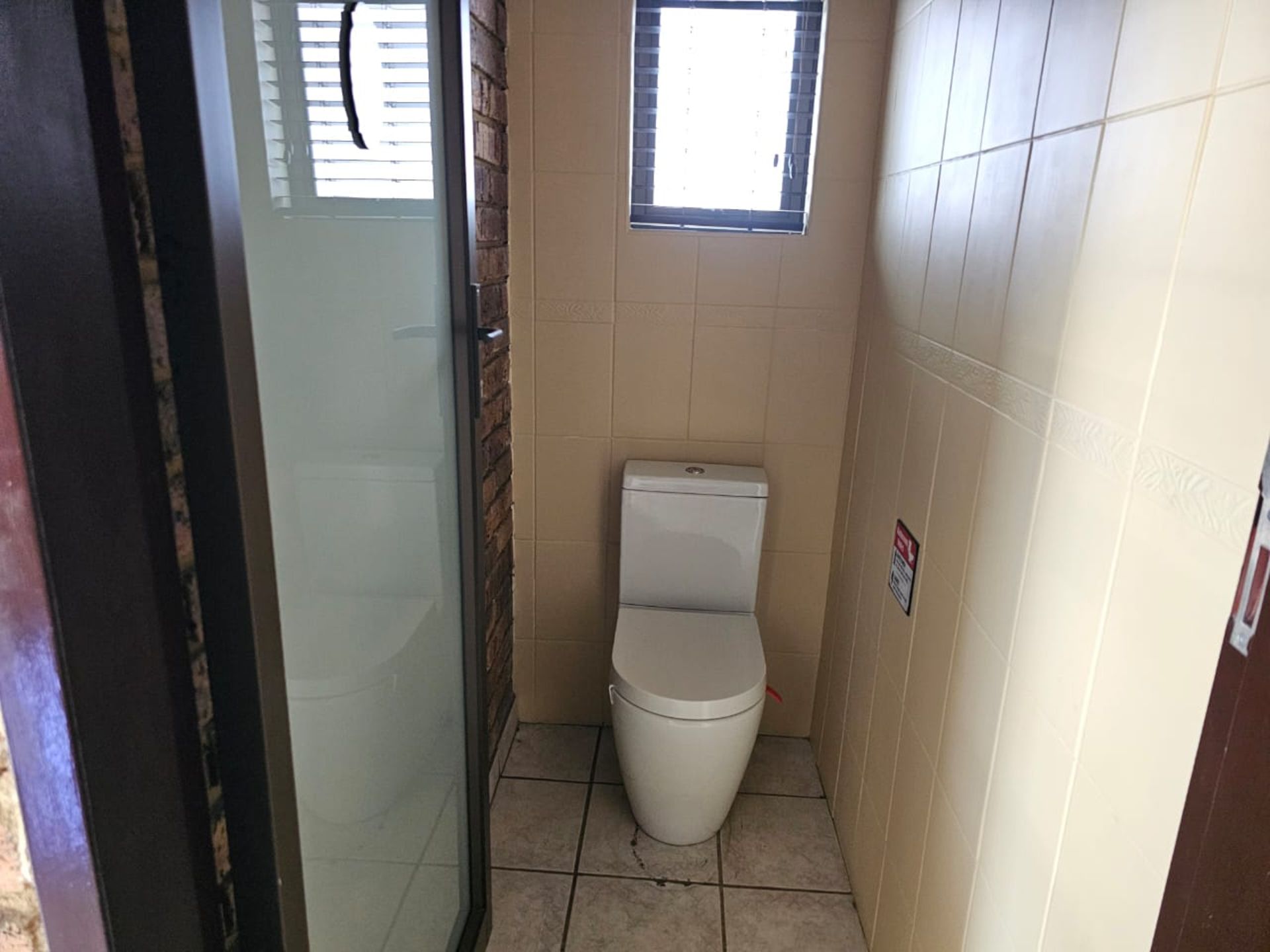 SPACIOUS 1 HECTARE PROPERTY WITH POOL & GUEST HOUSE - EQUIPPED WITH BACKUP SOLAR PLANT & WATER TANKS - Image 139 of 192